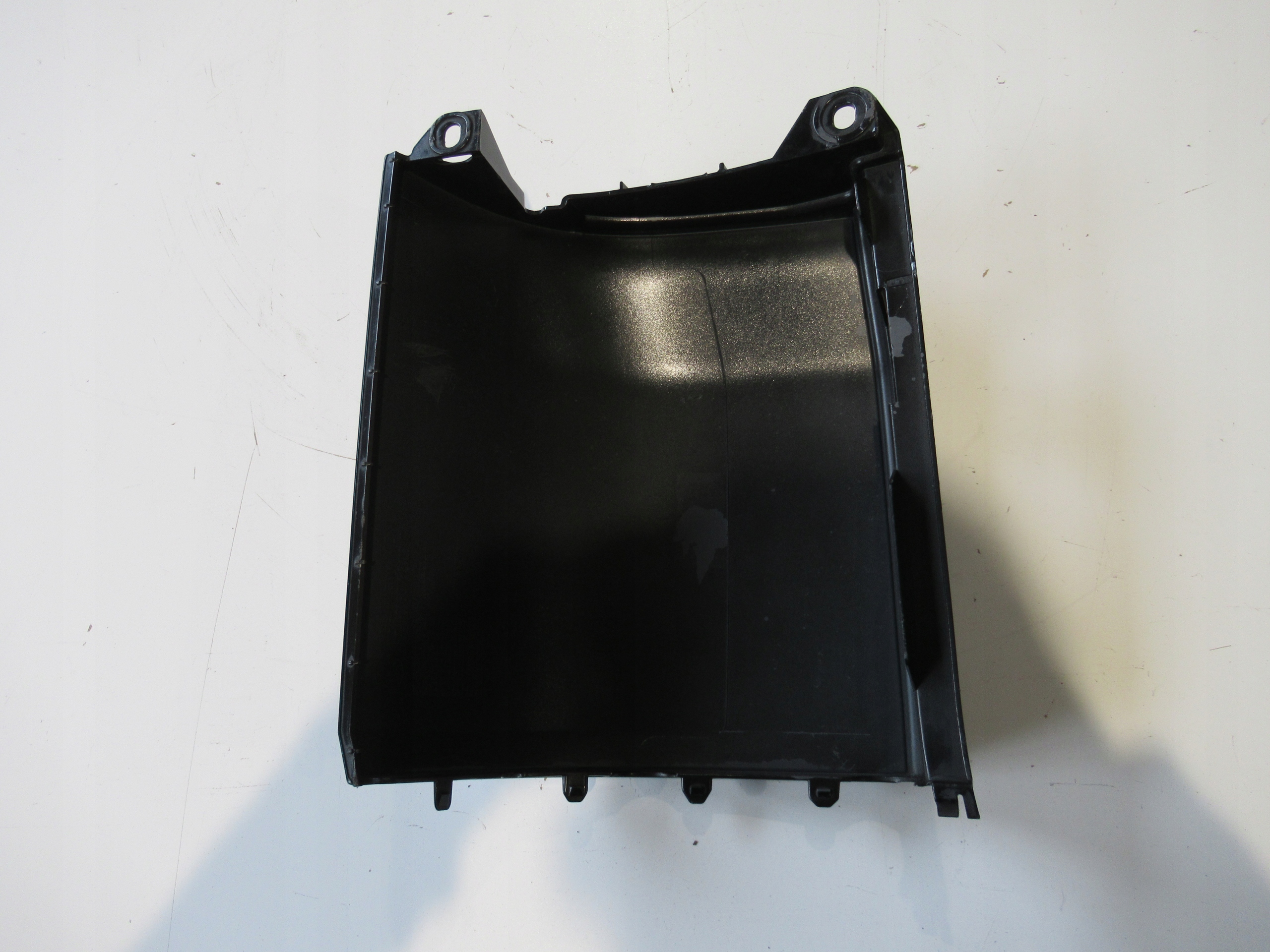 corner below LAMPE right rear part VW T5 7H0807322C