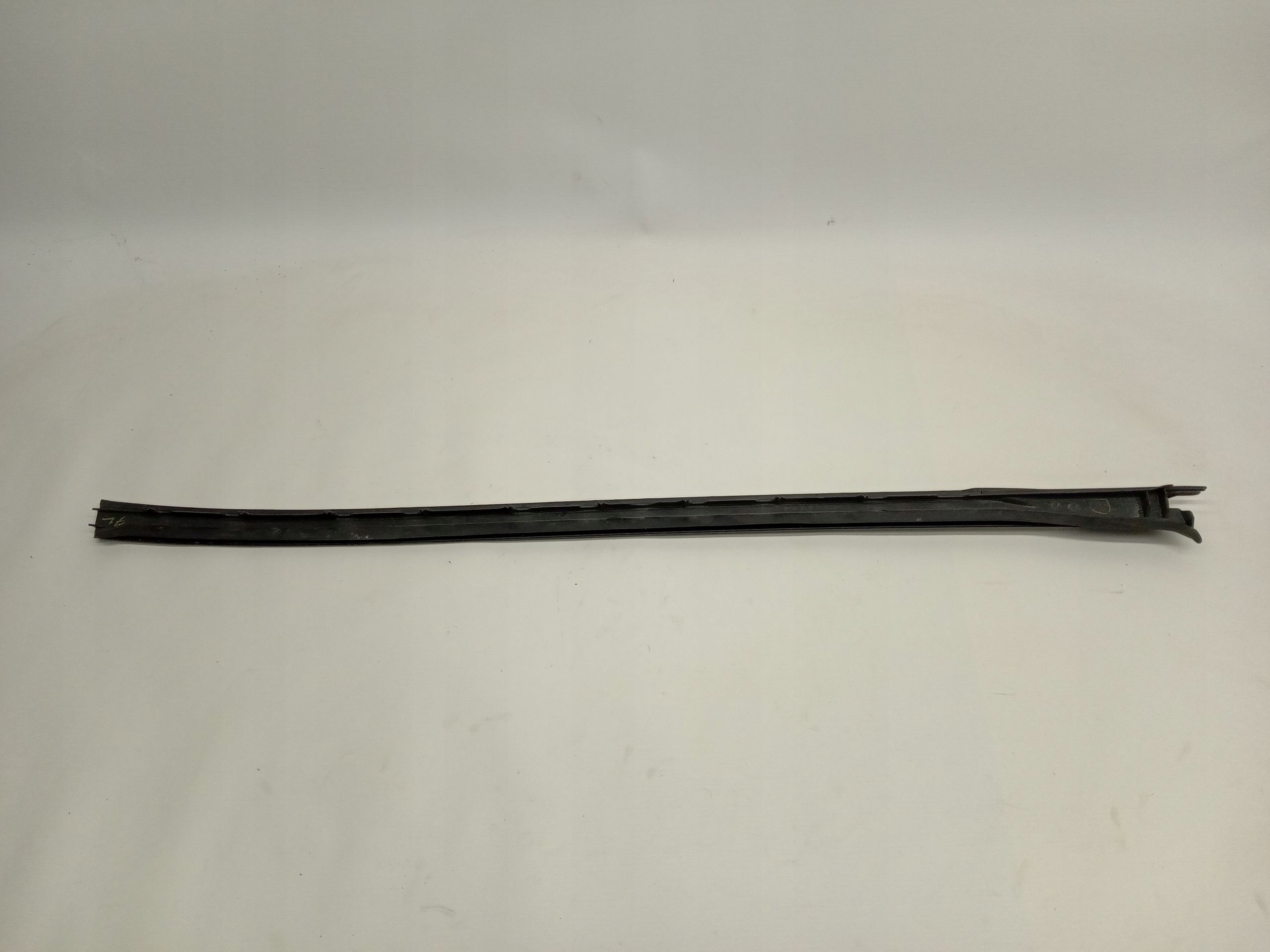 PRAWA LISTWA SZYBY CZOŁOWEJ PRZEDNIEJ BMW X5 G05 Numer katalogowy części 7463528