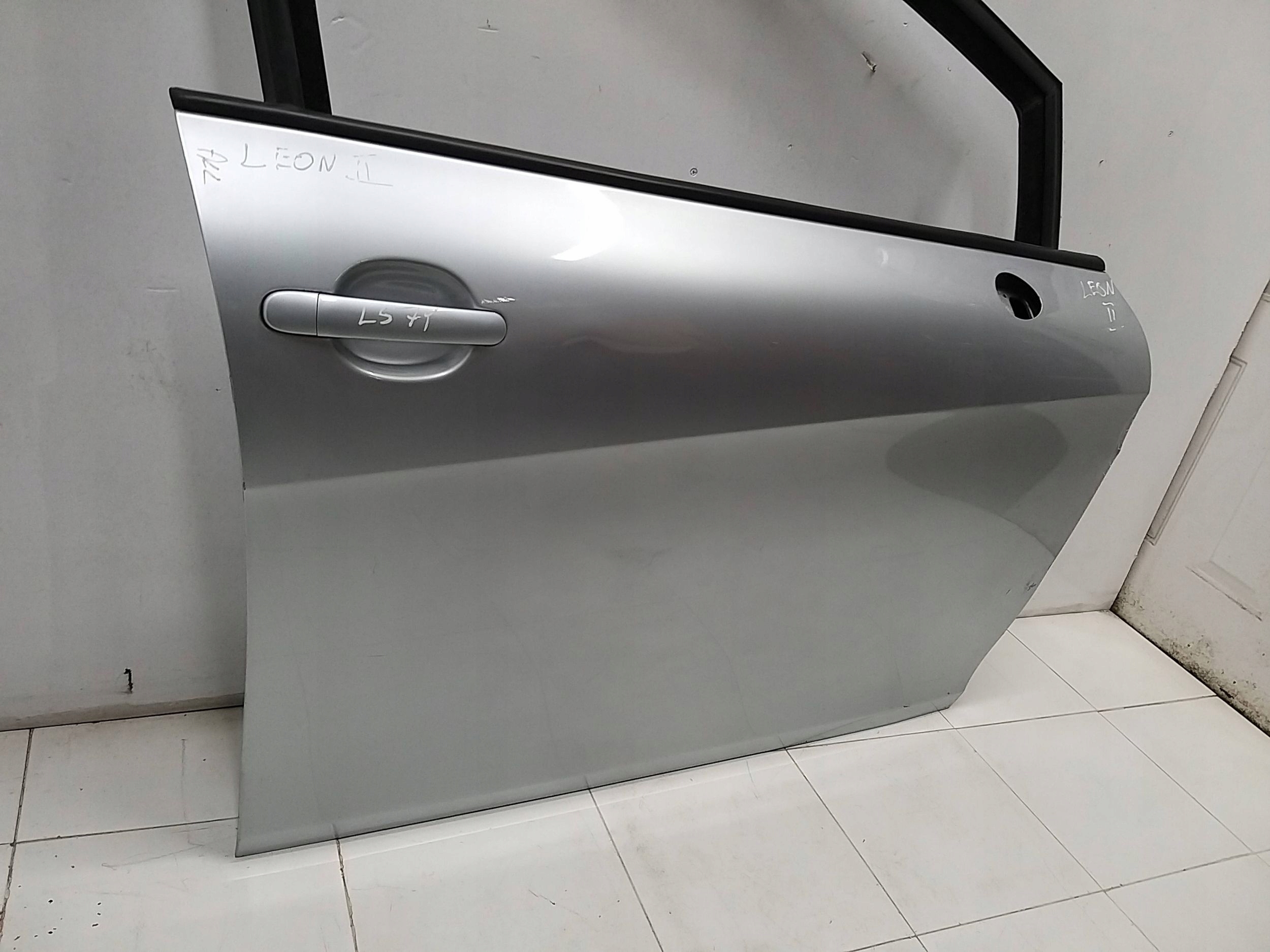 SEAT LEON 2 II 1P0 05R- door right front front