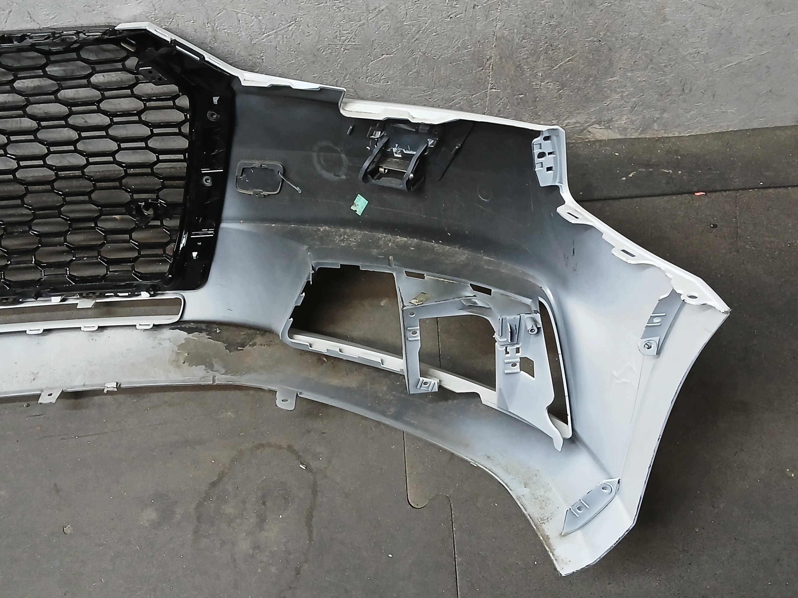 nárazník předek AUDI A4 B9 8W 16-19