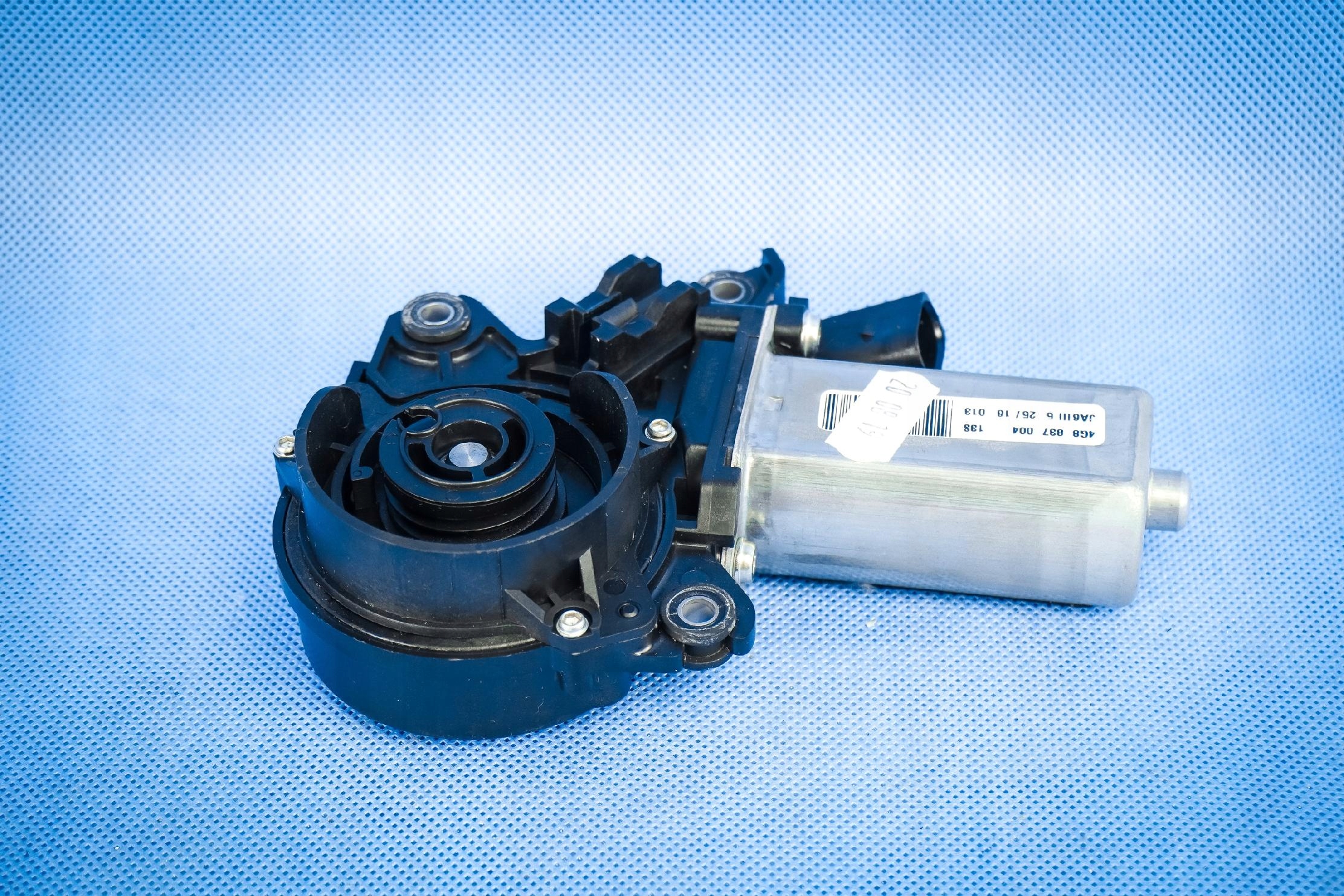 engine dociagu door Audi A7 S7 RS7 4G8 4G8837004