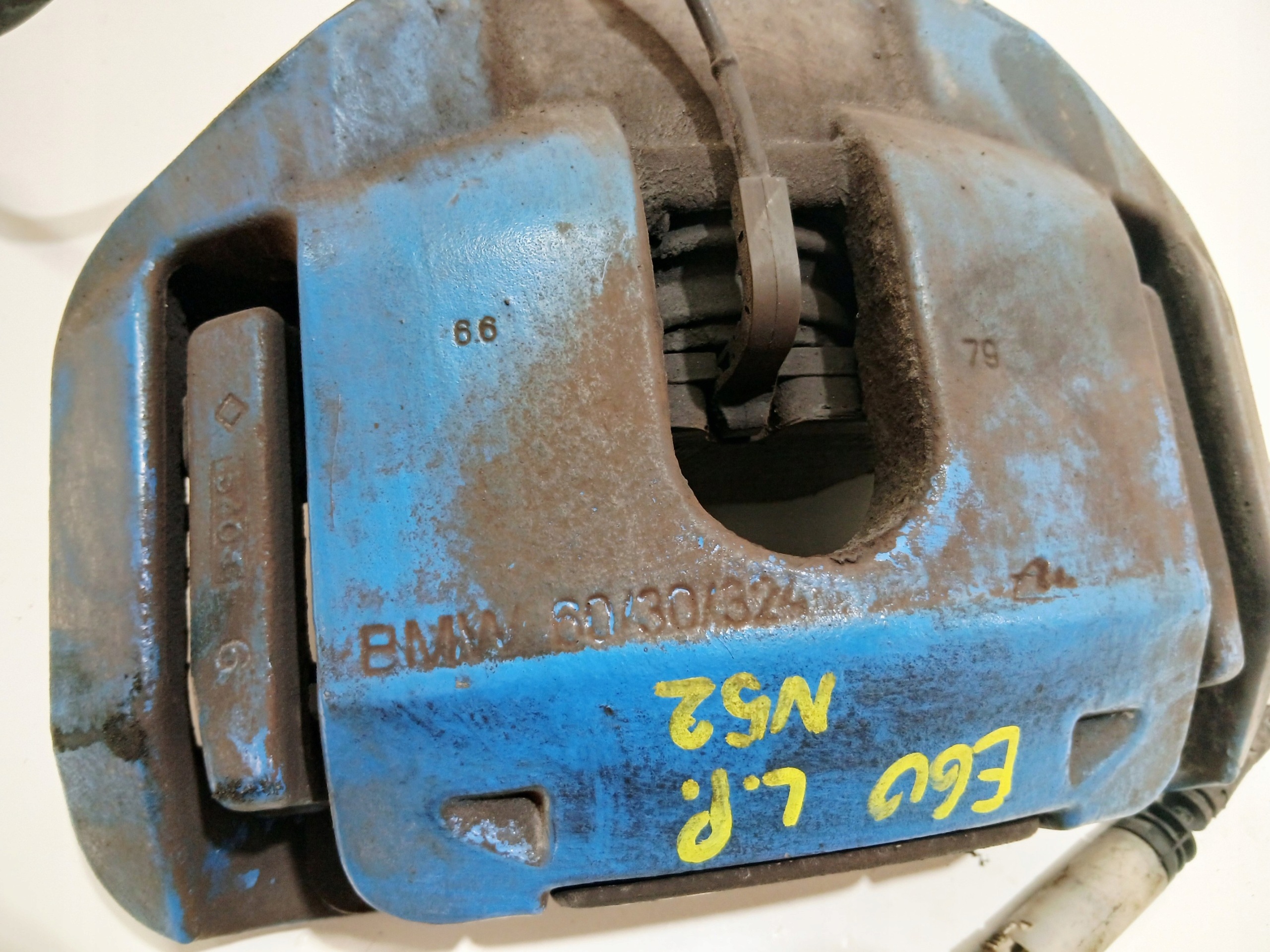 caliper brake left front BMW E60 E61 N52 60/30/324 (0000540)