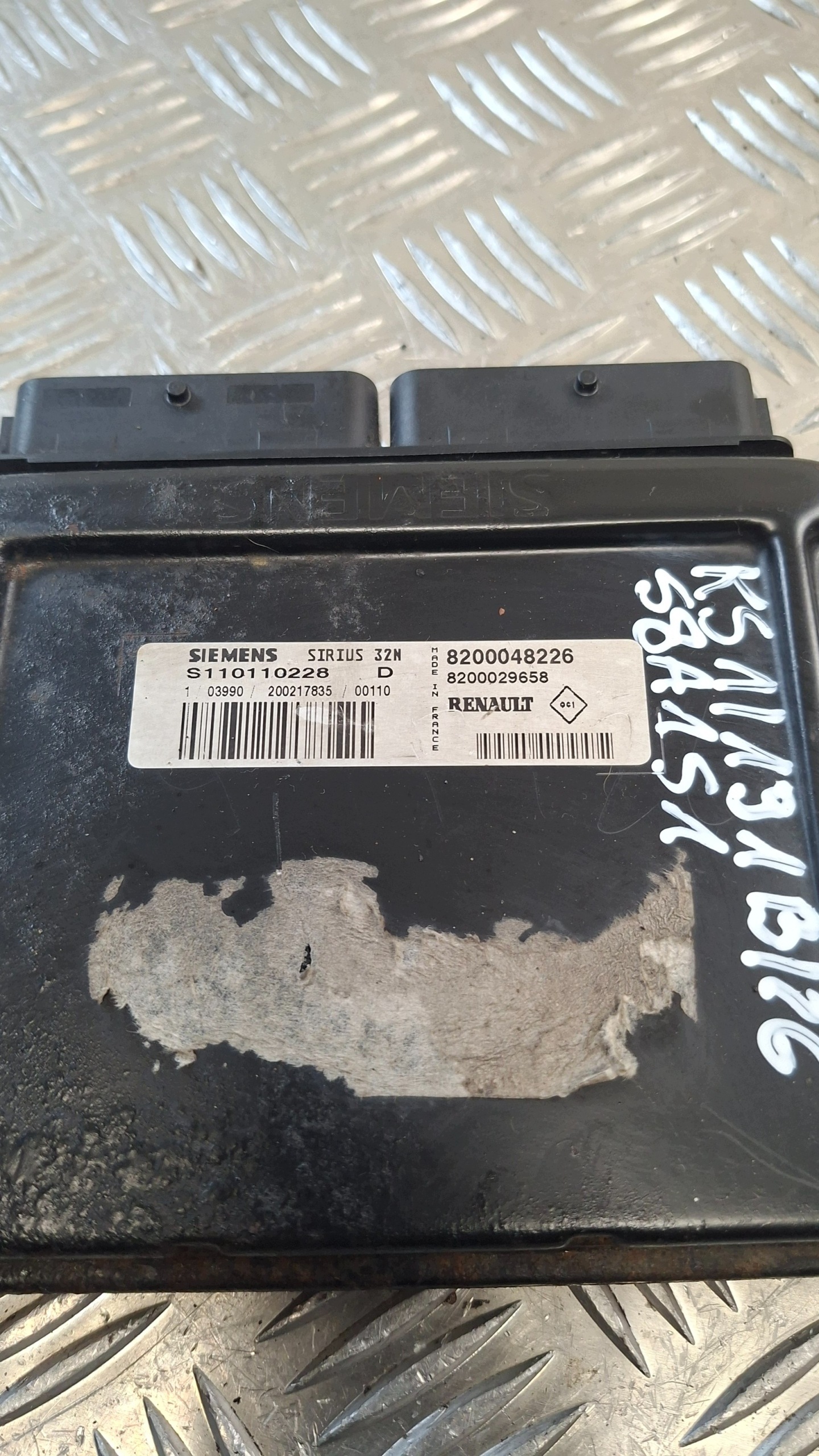 unité de commande électronique uce moteur RENAULT SCENIC et 2.0