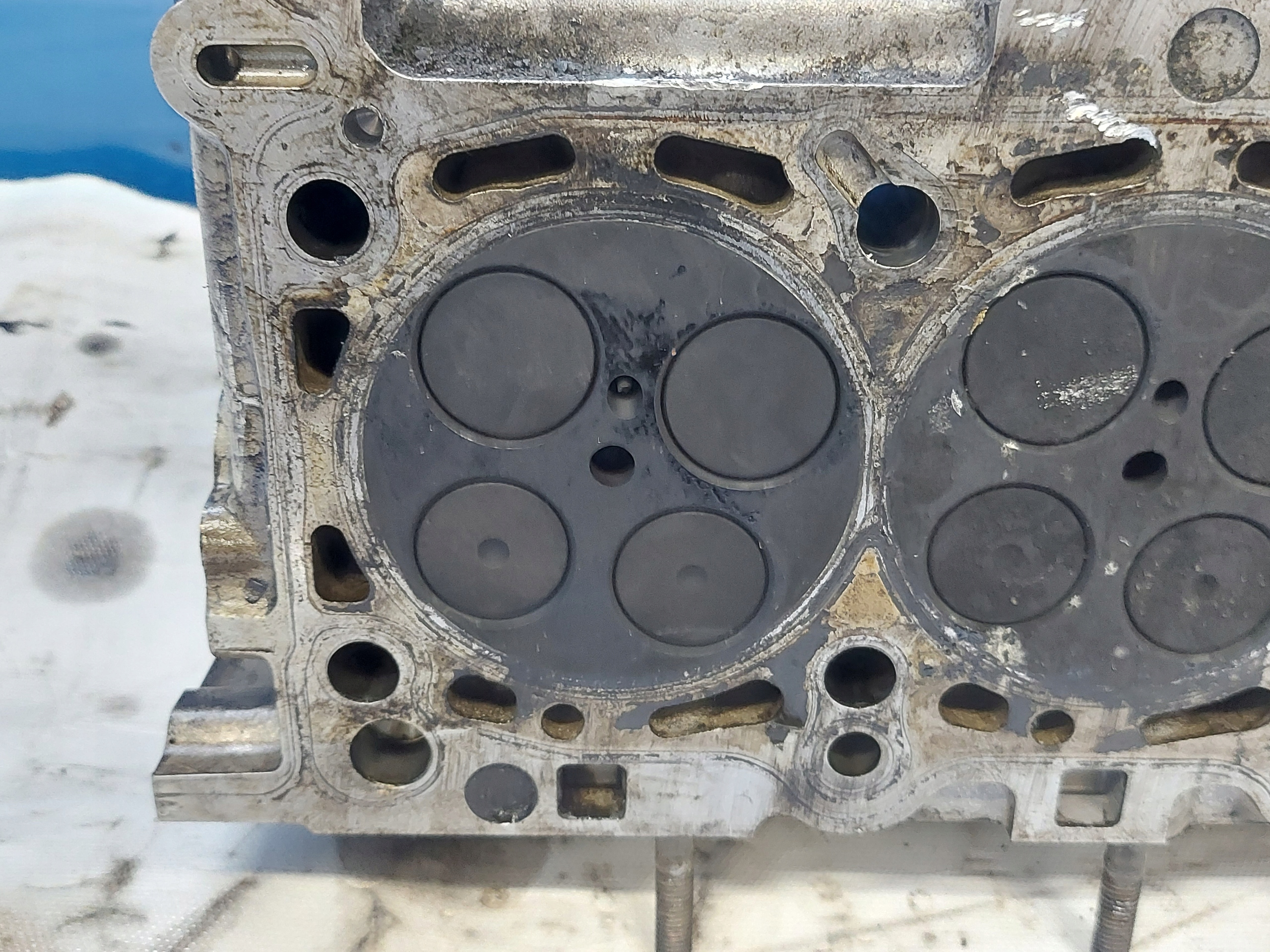 head. AUDI A6 C6 3.0 TDI 0593AG right