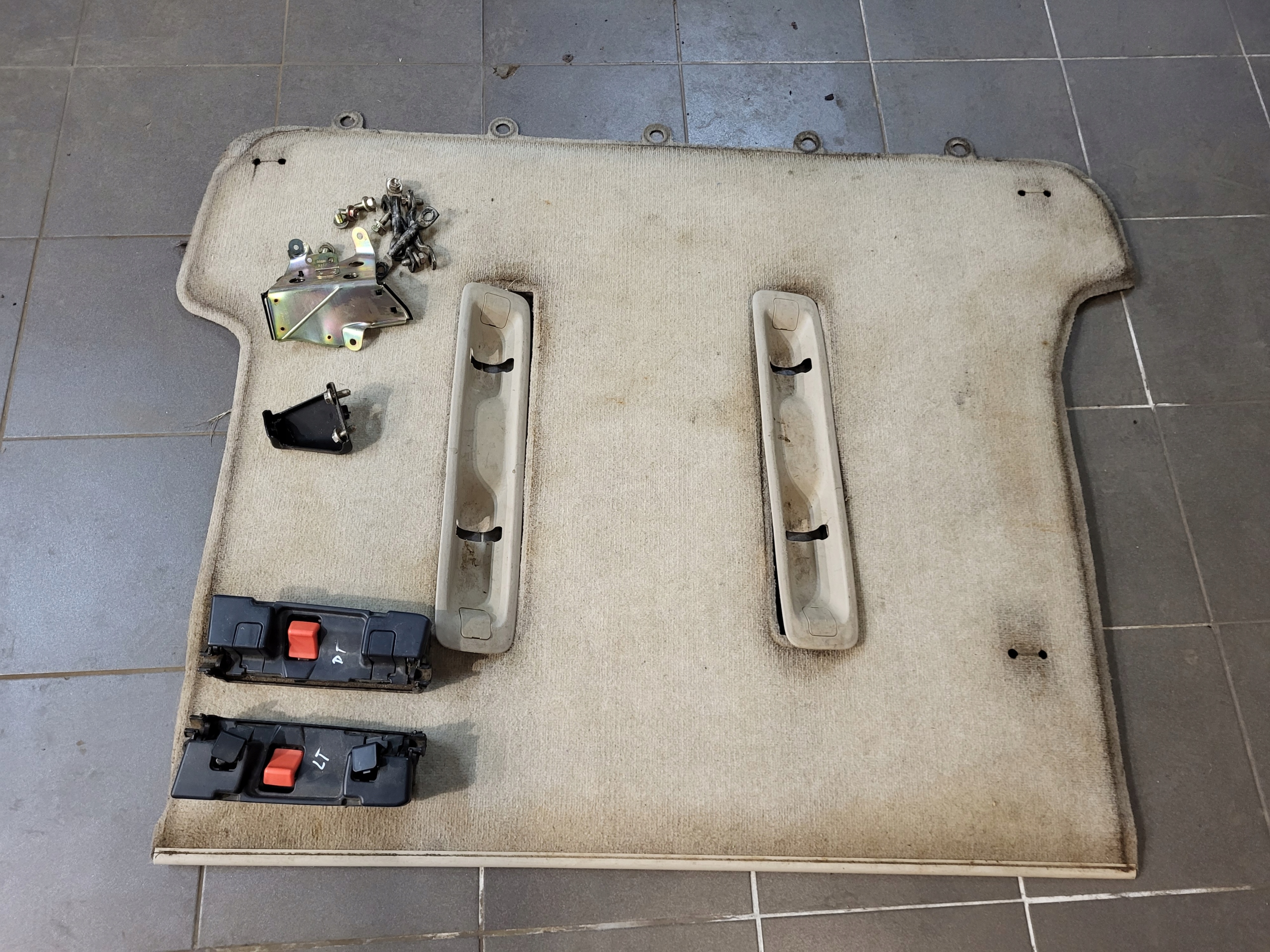 LAND CRUISER 120 8os підлога багажного відділення килимове покриття