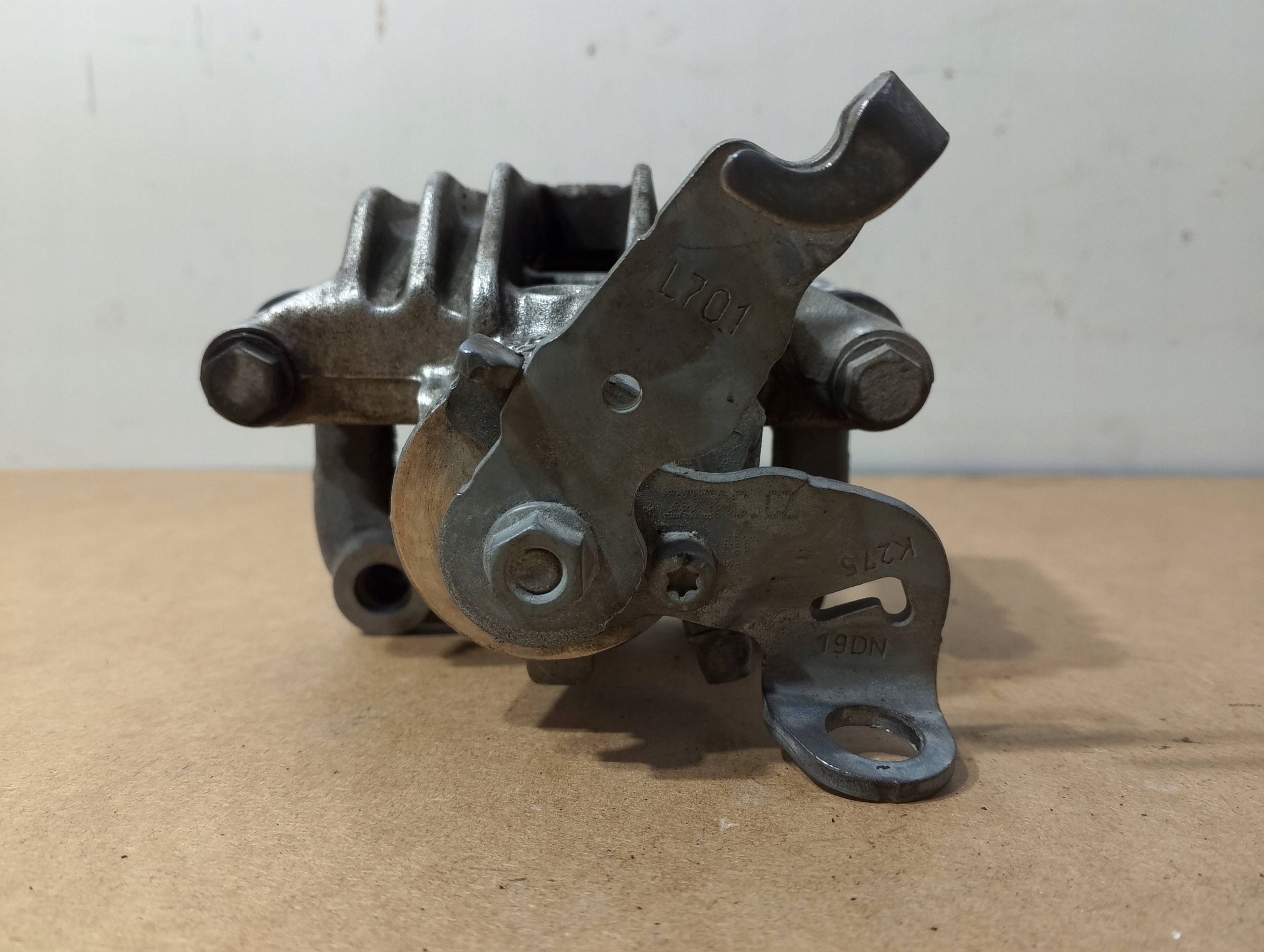 Audi A1 82A caliper brake rear left 9146C (B353)
