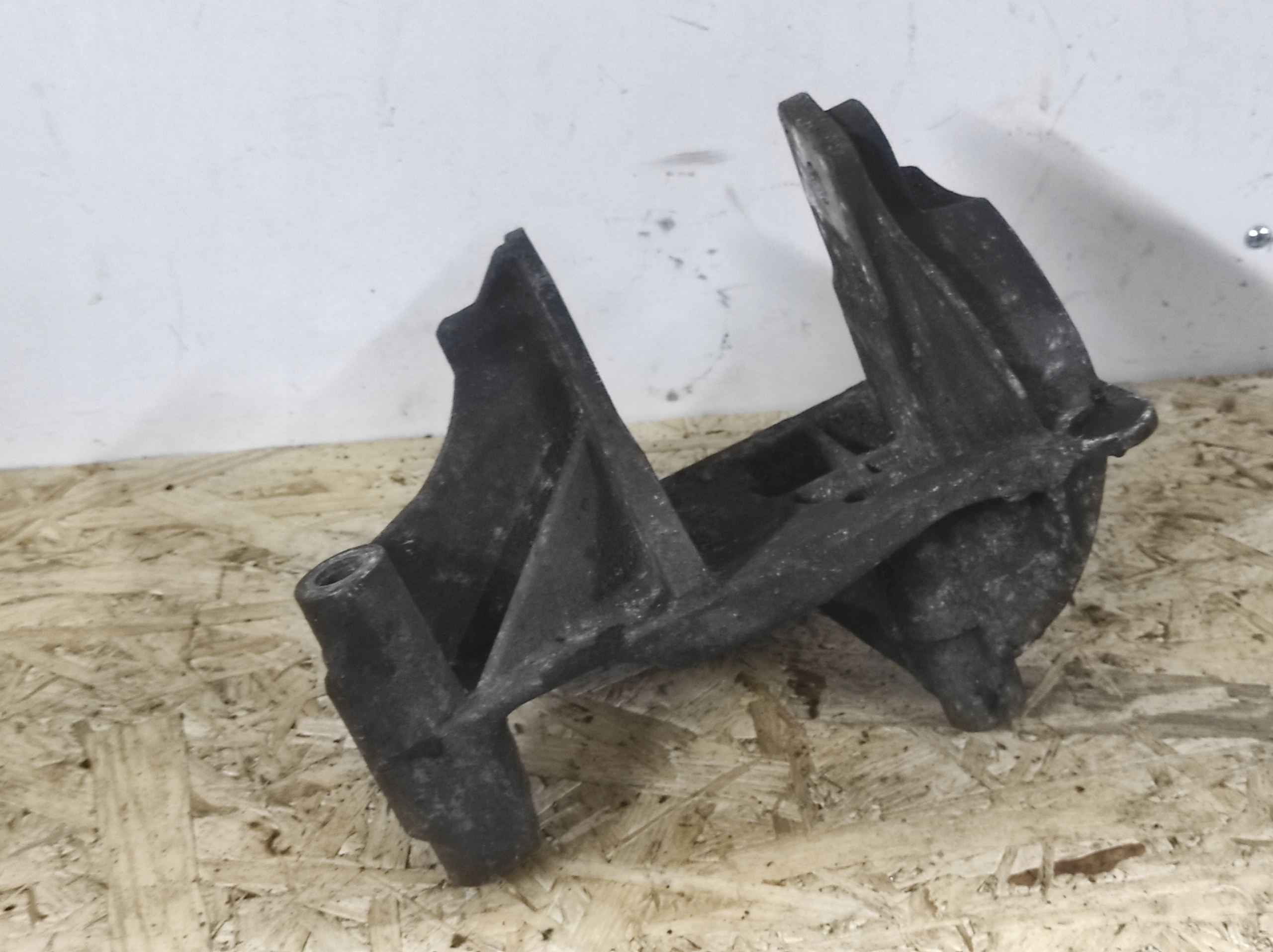 VW T5 2.5 engine mount front 070 199 343 B