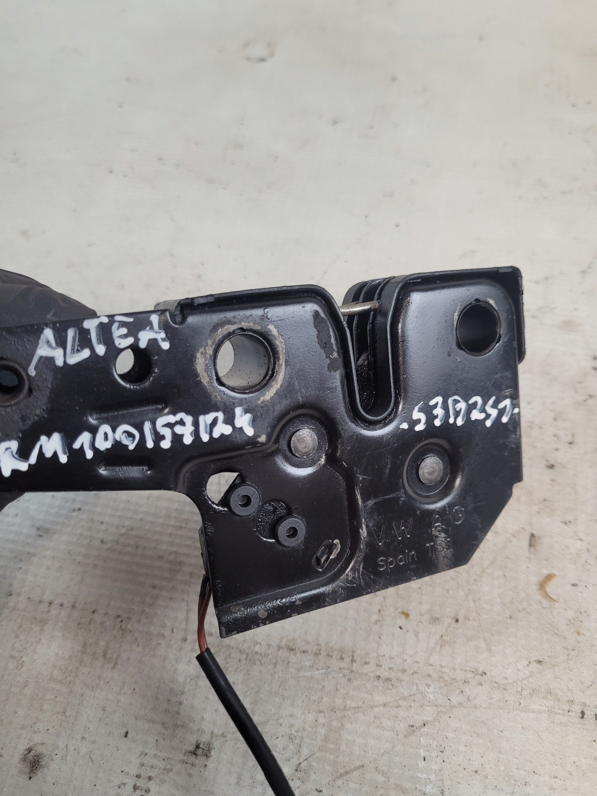bonnet latch lock OE SEAT ALTEA 05r.