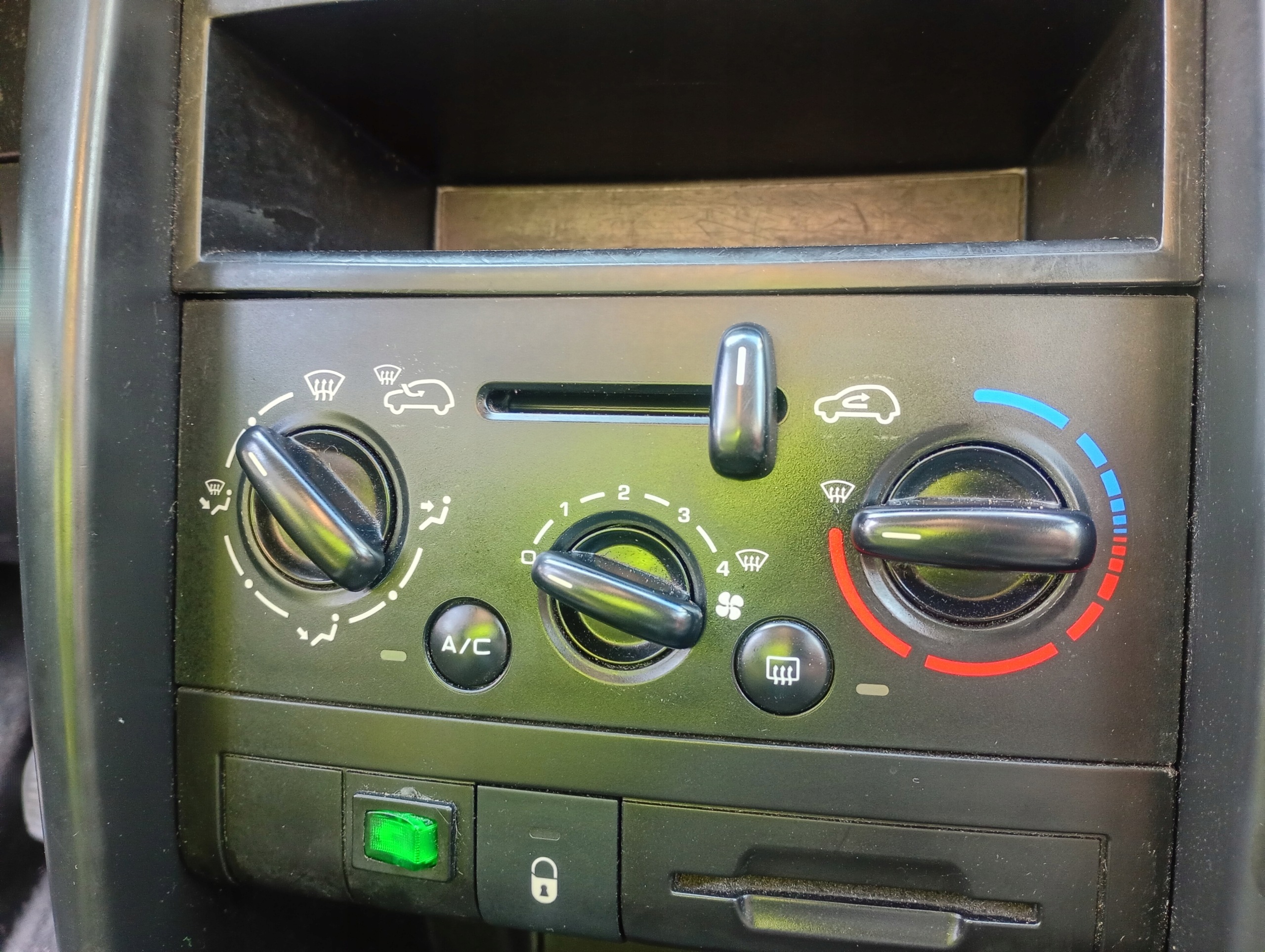 Panel switch regulacja air conditioning devices heating Peugeot 207 06-13