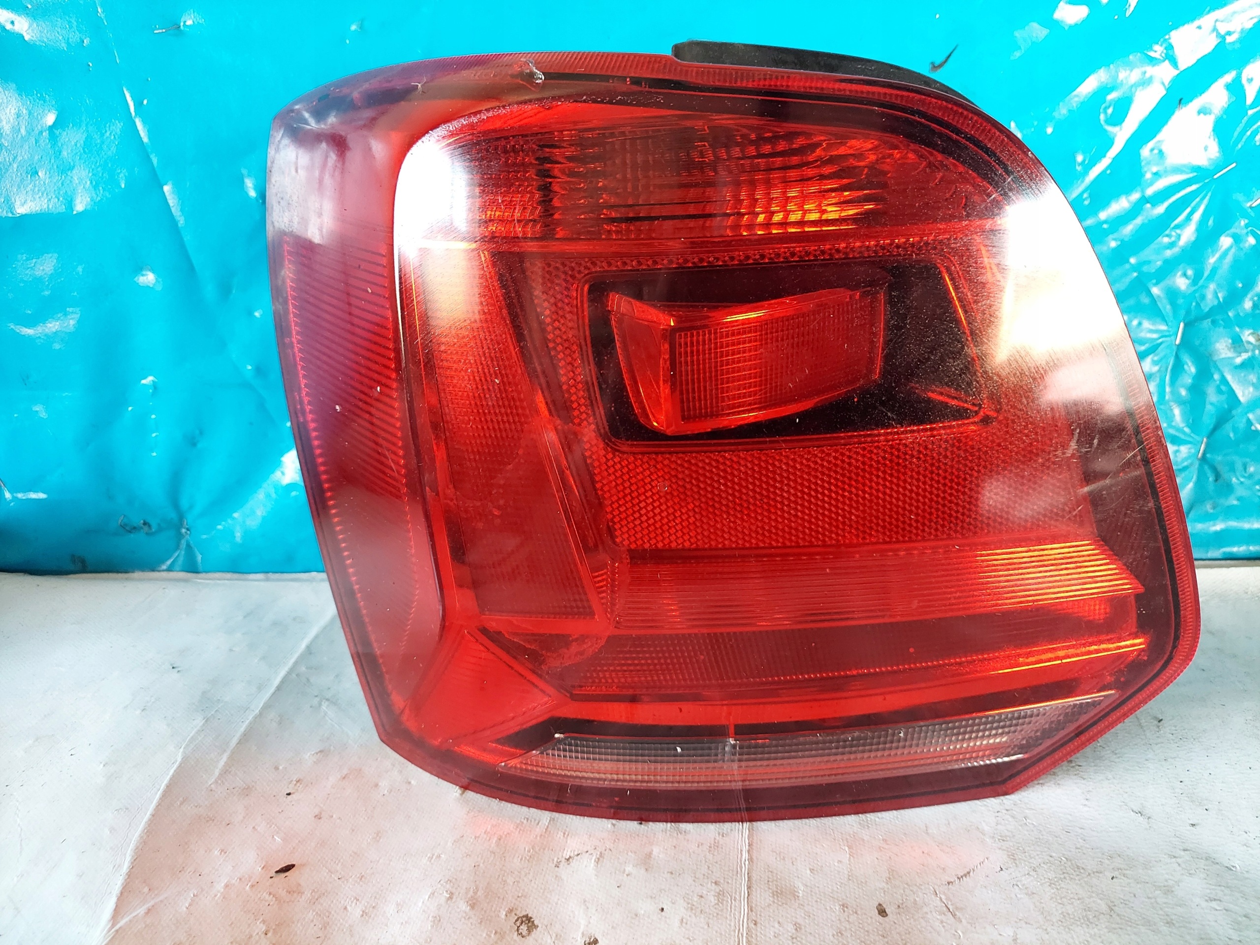 light POLO V 6R0945095 left rear part