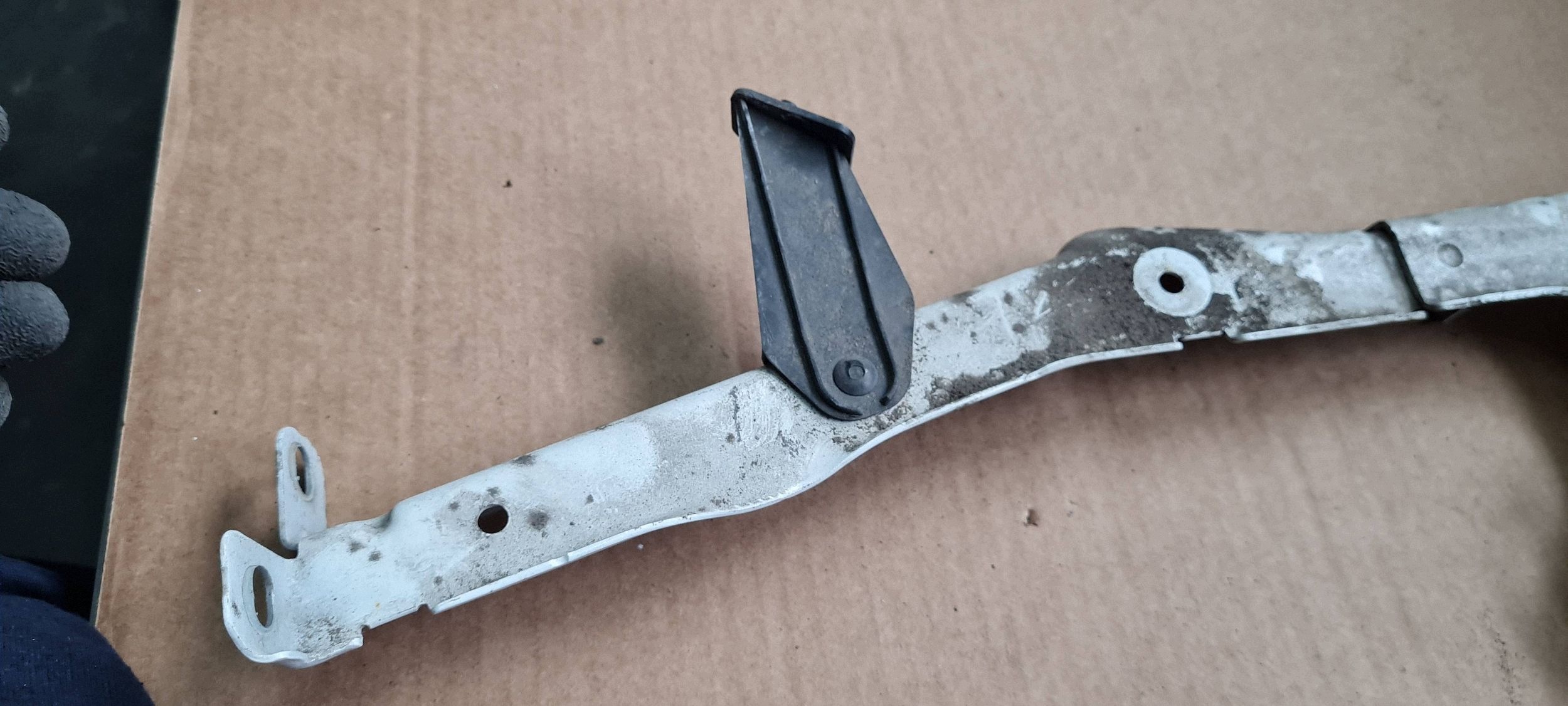 A5 8T S5 LIFT Poignée Support plaque Console Aile Gauche Avant 8T0821135C LY9C