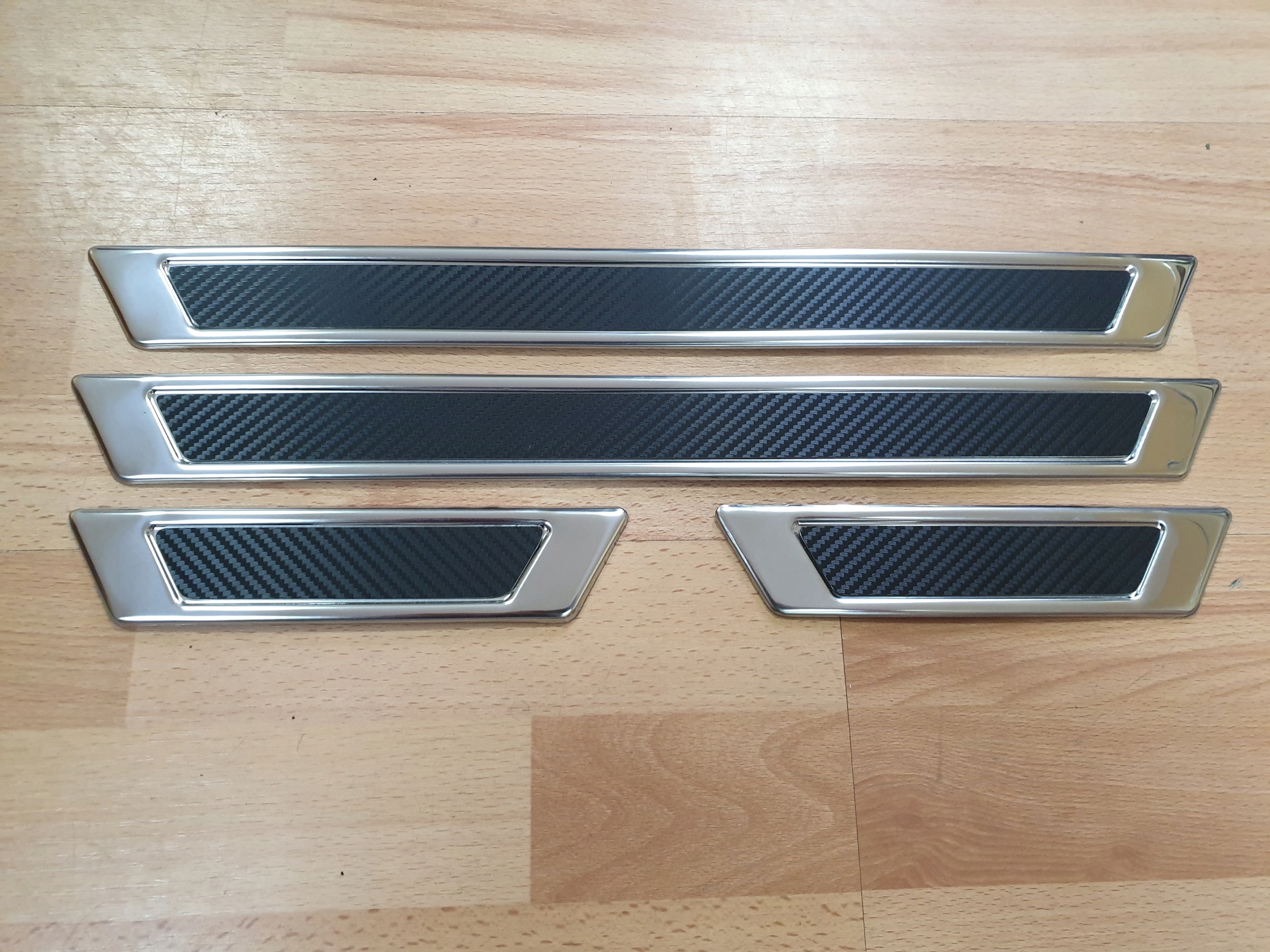 UNIWERSALNE NAKLADKI LISTWY PROGOWE Manufacturer CAN