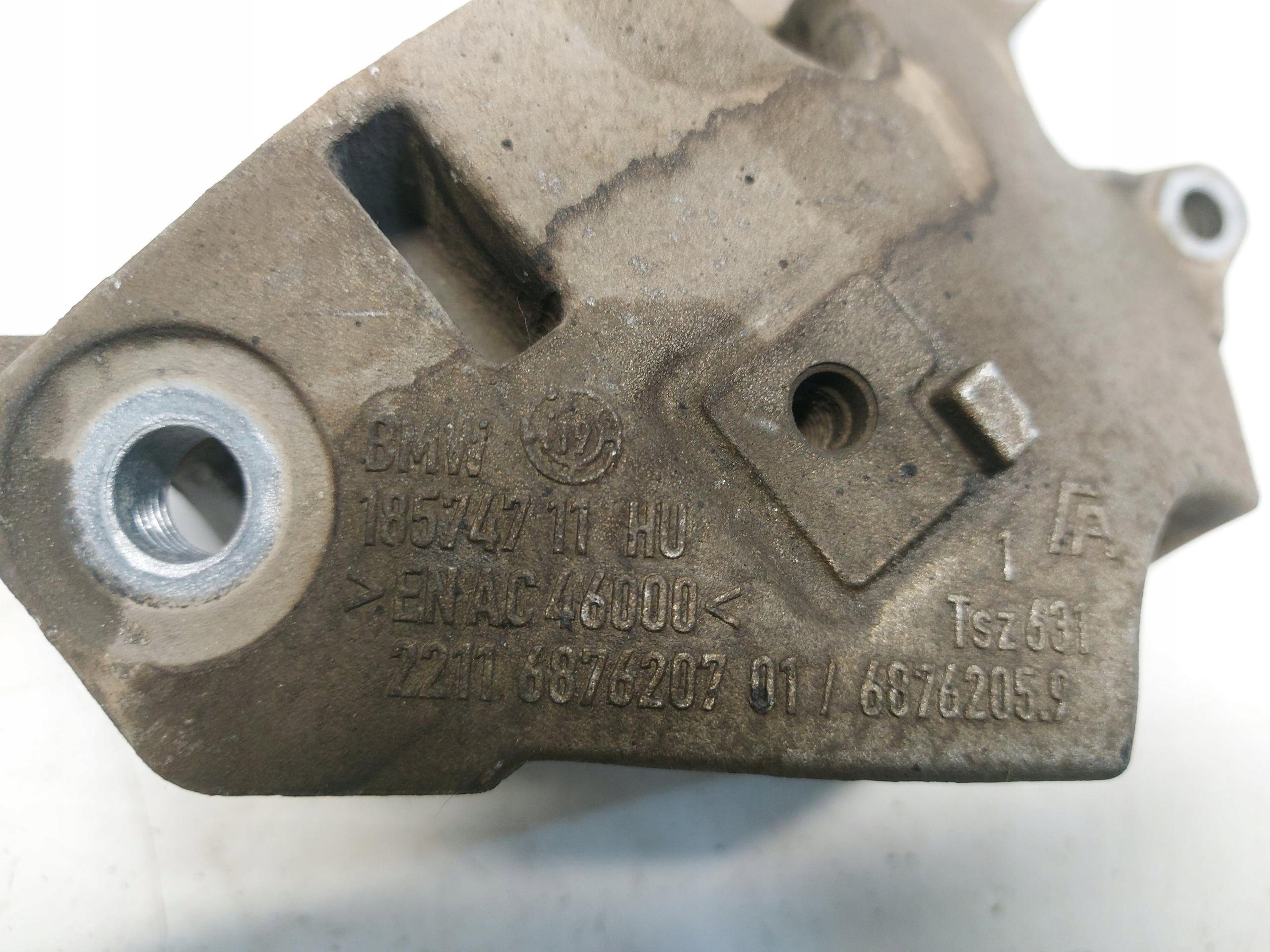 BMW G20 330e holder engine mount left 6876207