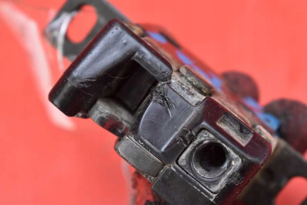 lock bonnet rear part boot left 4A9827505C AUDI 80 B4 KOMBI 91-96