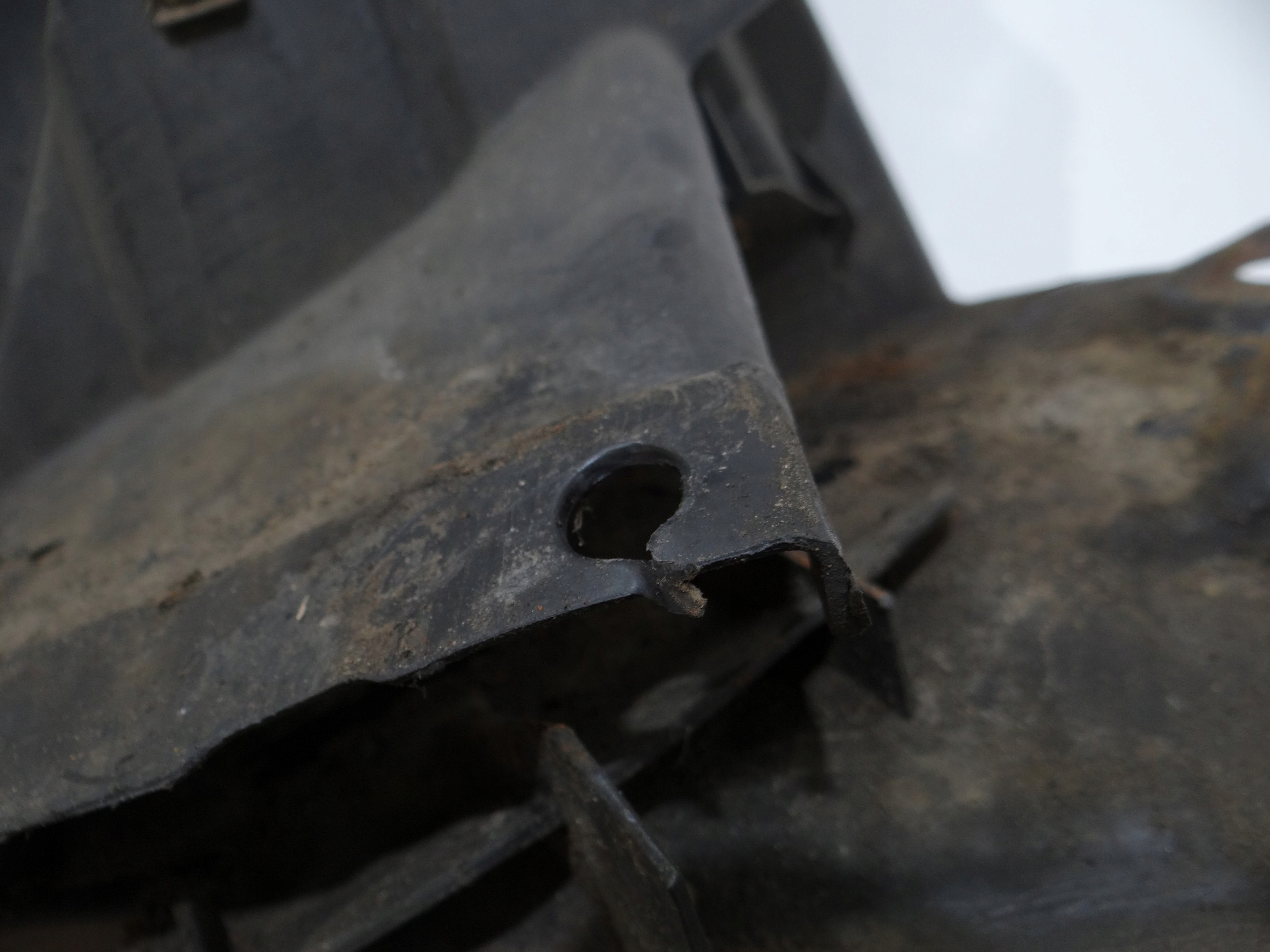 mudguard left front BMW E90 LCI M PAKIET 7059377 (17229387)