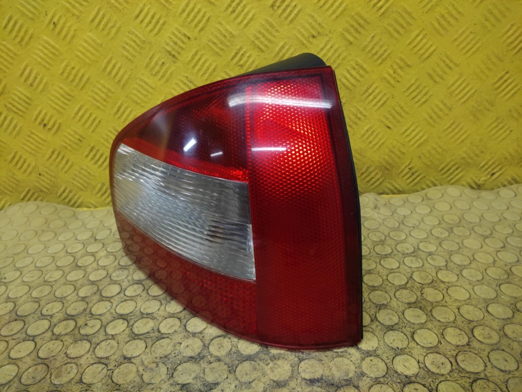 AUDI A3 8L light right rear part 8L0945096