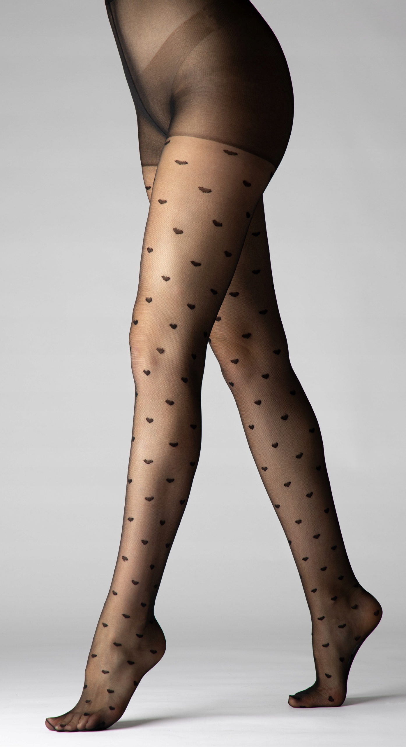 subtelne słodkie rajstopy w kropeczki i serca r-4 Rozmiar 4
