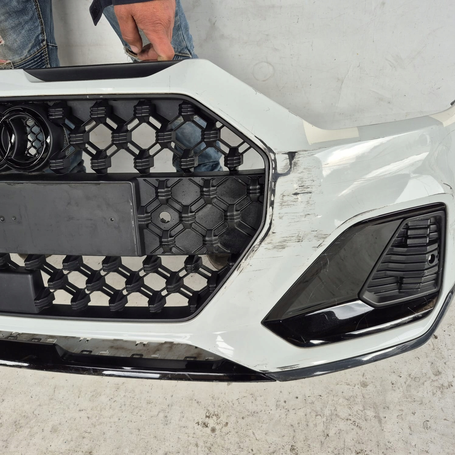 AUDI A1 II 82A CITYCARVER 19- bumper front front PDC