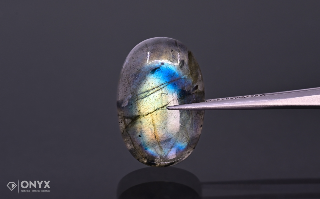 Labradorit kabošon ovál 25x17 mm