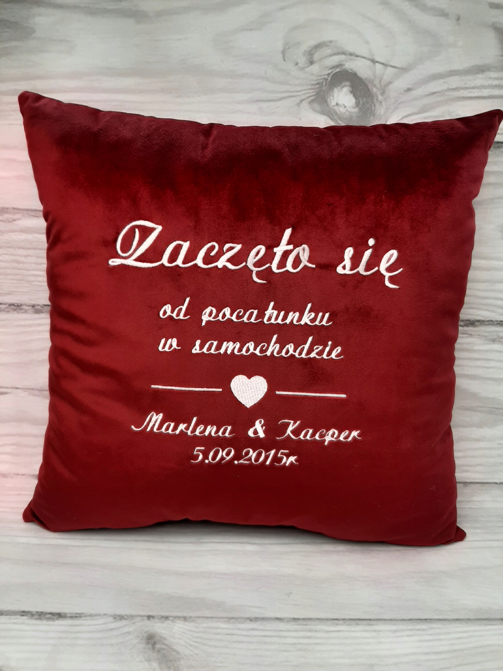 PODUSZKA Z HAFTEM PREZENT NA WALENTYNKI UPOMINEK Kod producenta PREZENT NA WALENTYNKI PODUSZKA Z HAFTEM