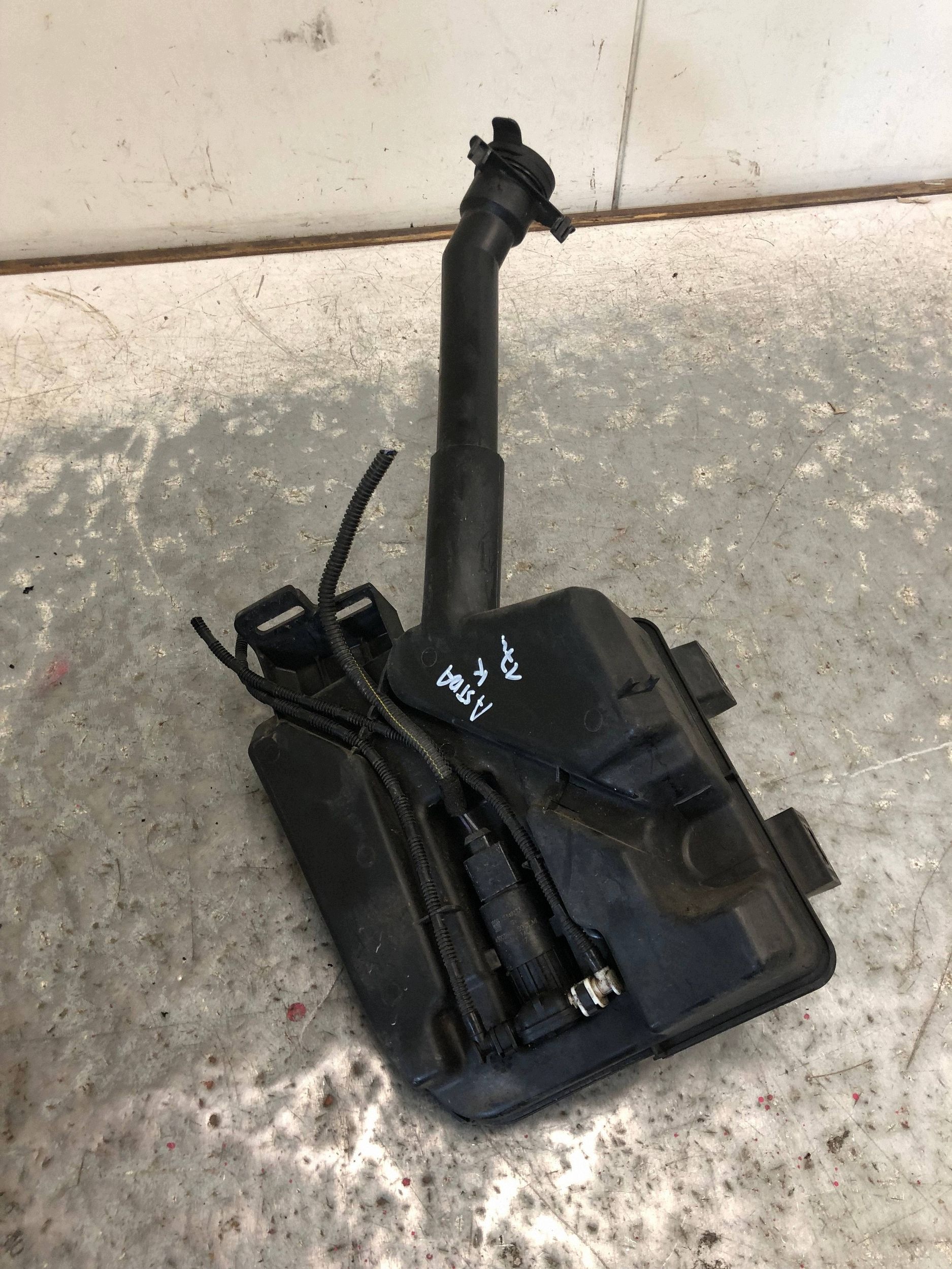 washer fluid tank OPEL ASTRA K KOMBI 39010942