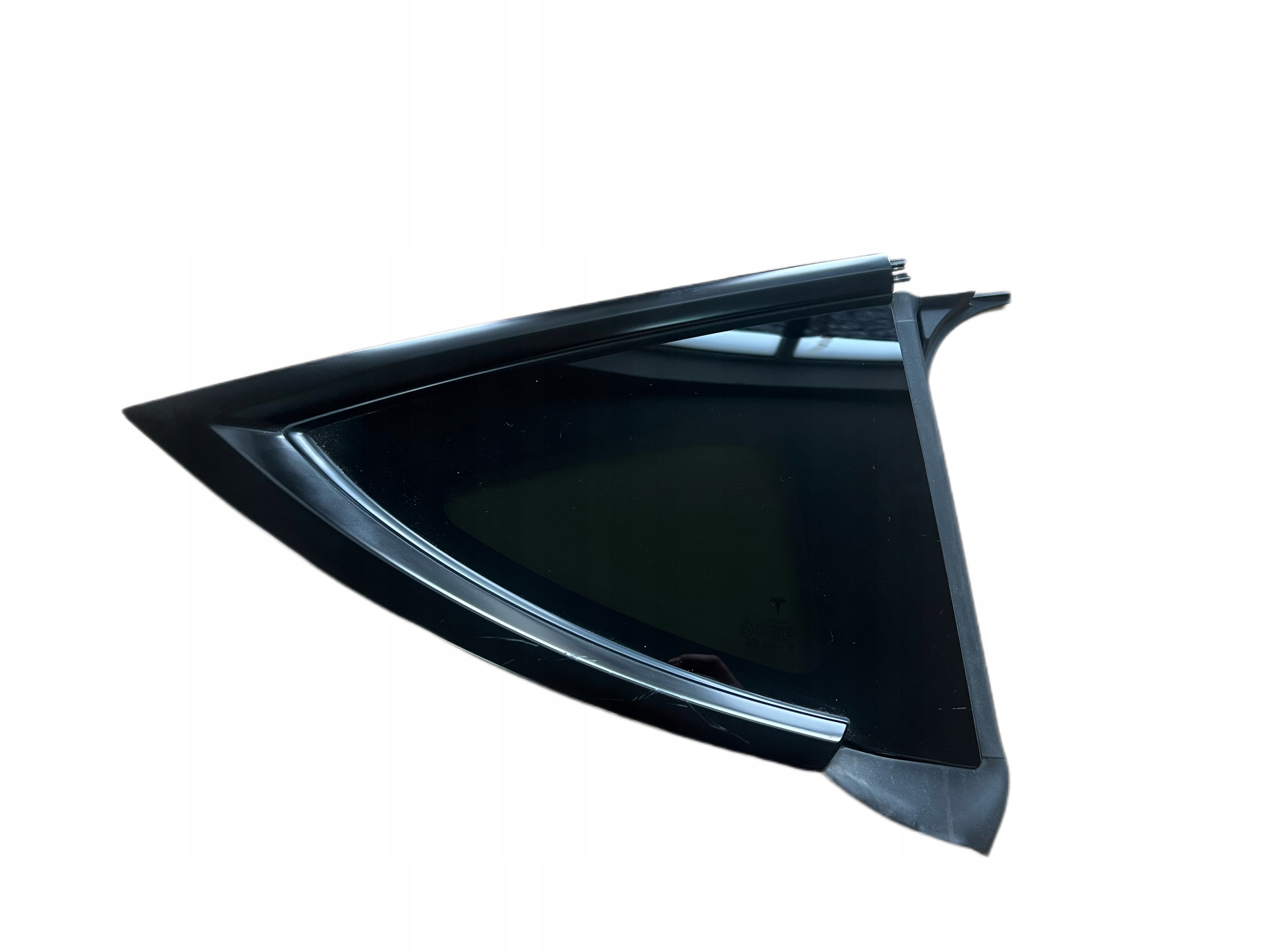 Тесла y стекло треугольник задний правый 1600809-00-C