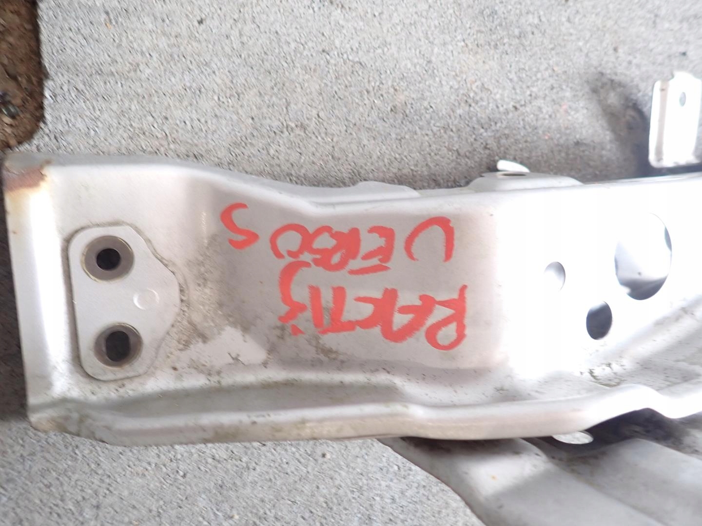 support panel for radiators upper TOYOTA VERSO S 2011