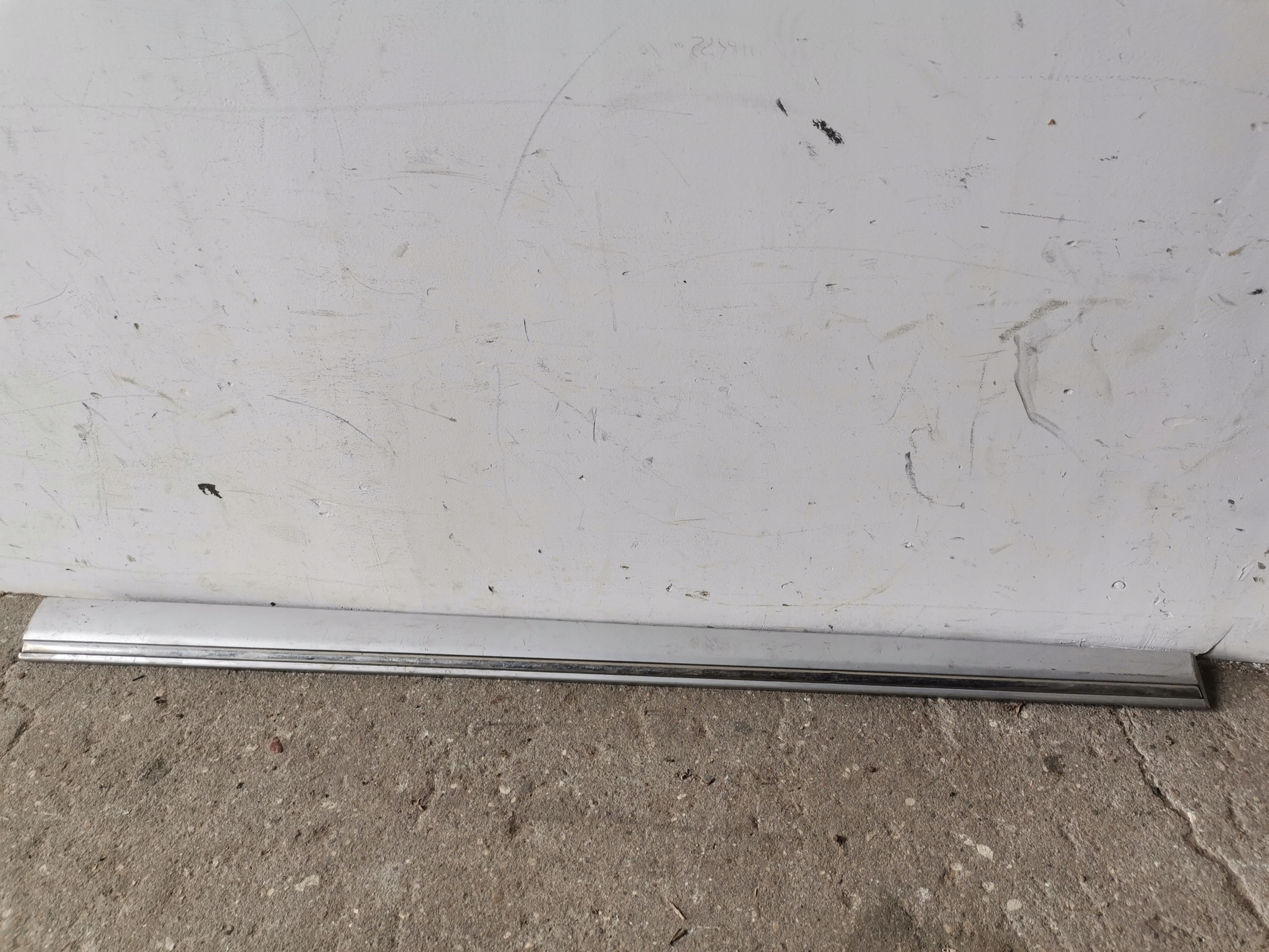 moulding door left front MERCEDES W203 A2036904962