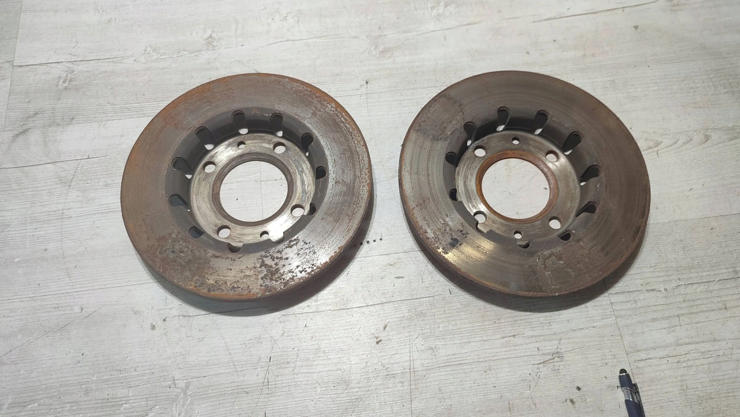 Peugeot 208 II 23r 1.2 discs brake rear part
