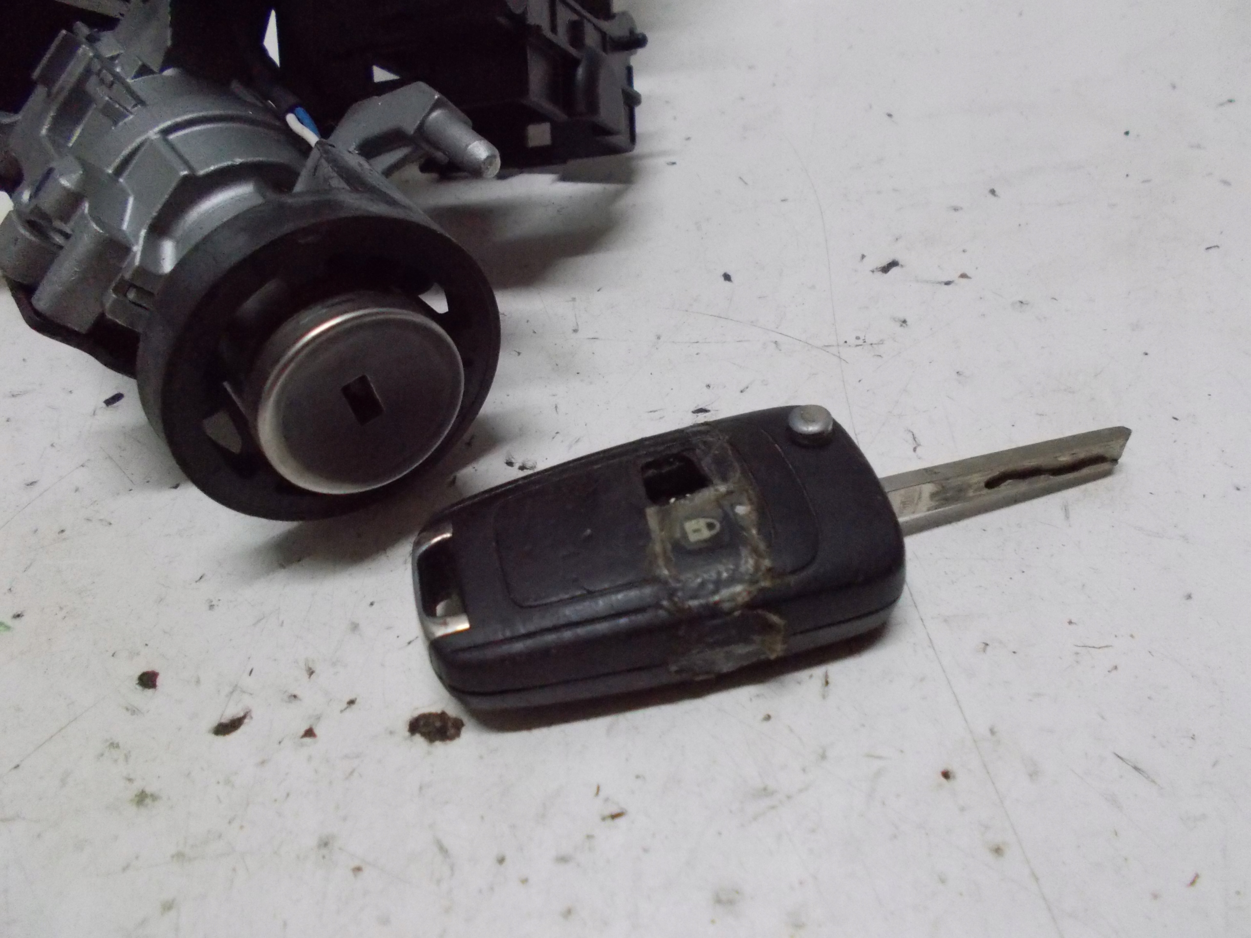 OPEL ASTRA J 1.7 CDTI 14R ignition key IMMOBILIZER 13500157