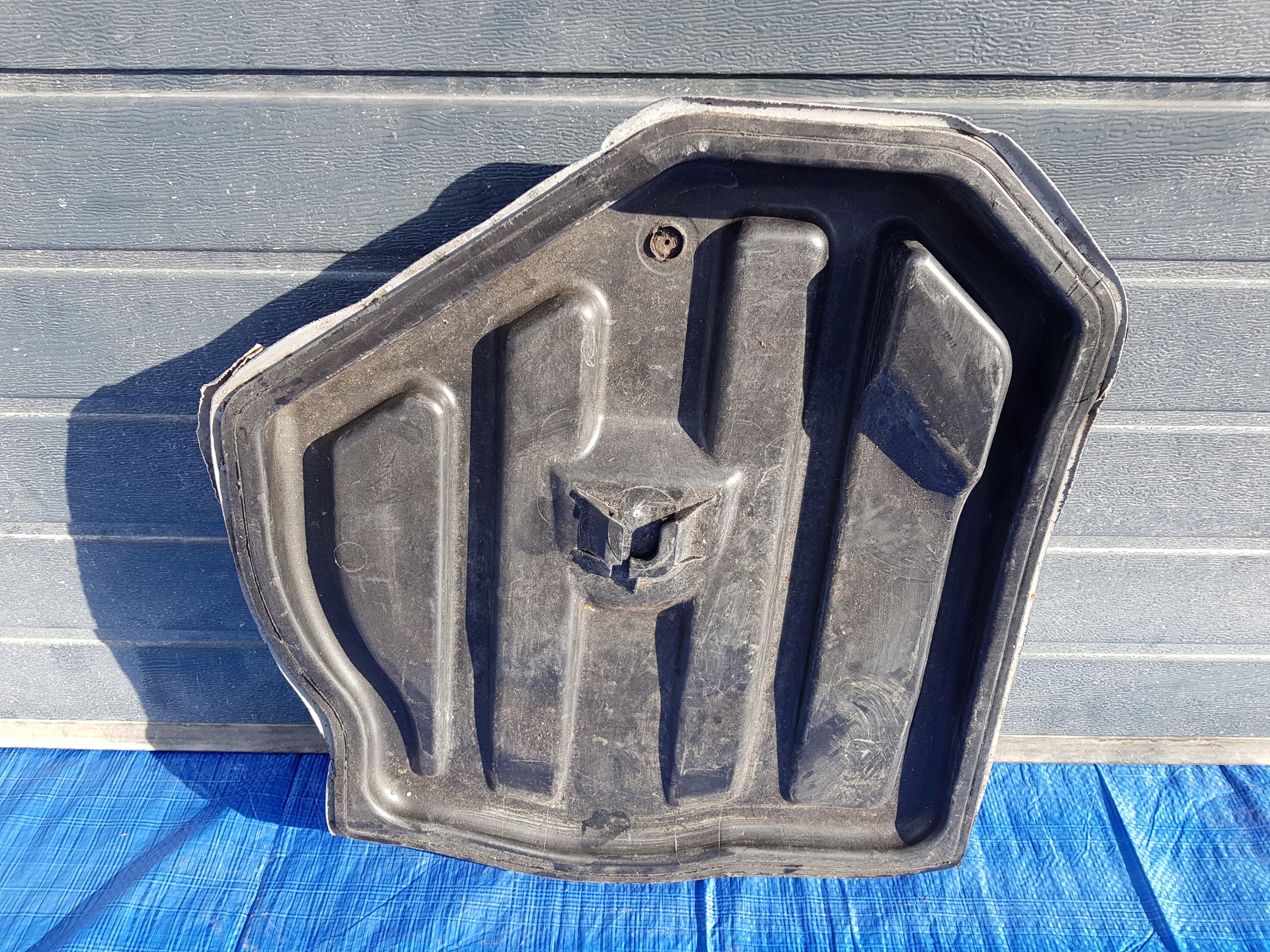 MERCEDES W207 W204 sump floor boot 2046100175
