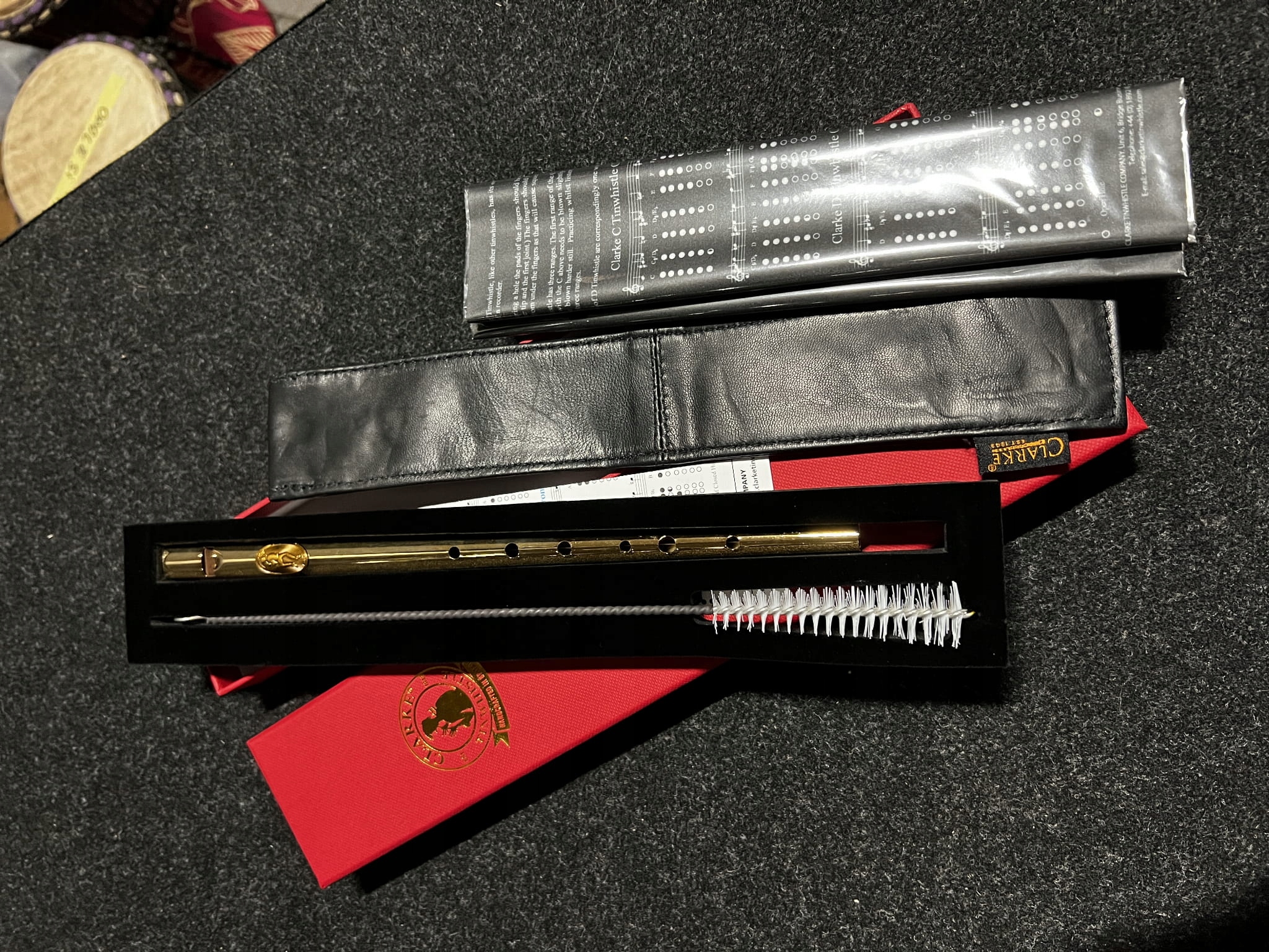 Zestaw z Skórzanym Pokrowcem i Szczotką Flażolet - Clarke Original C Gold Stan opakowania oryginalne