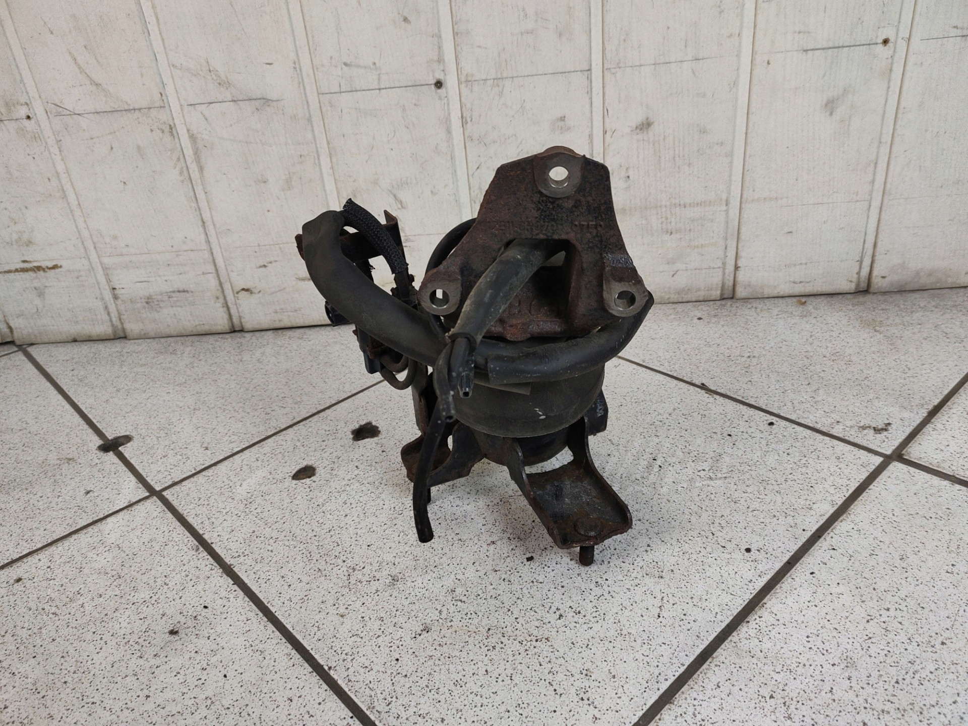 engine mount front Toyota Sienna 3 2011