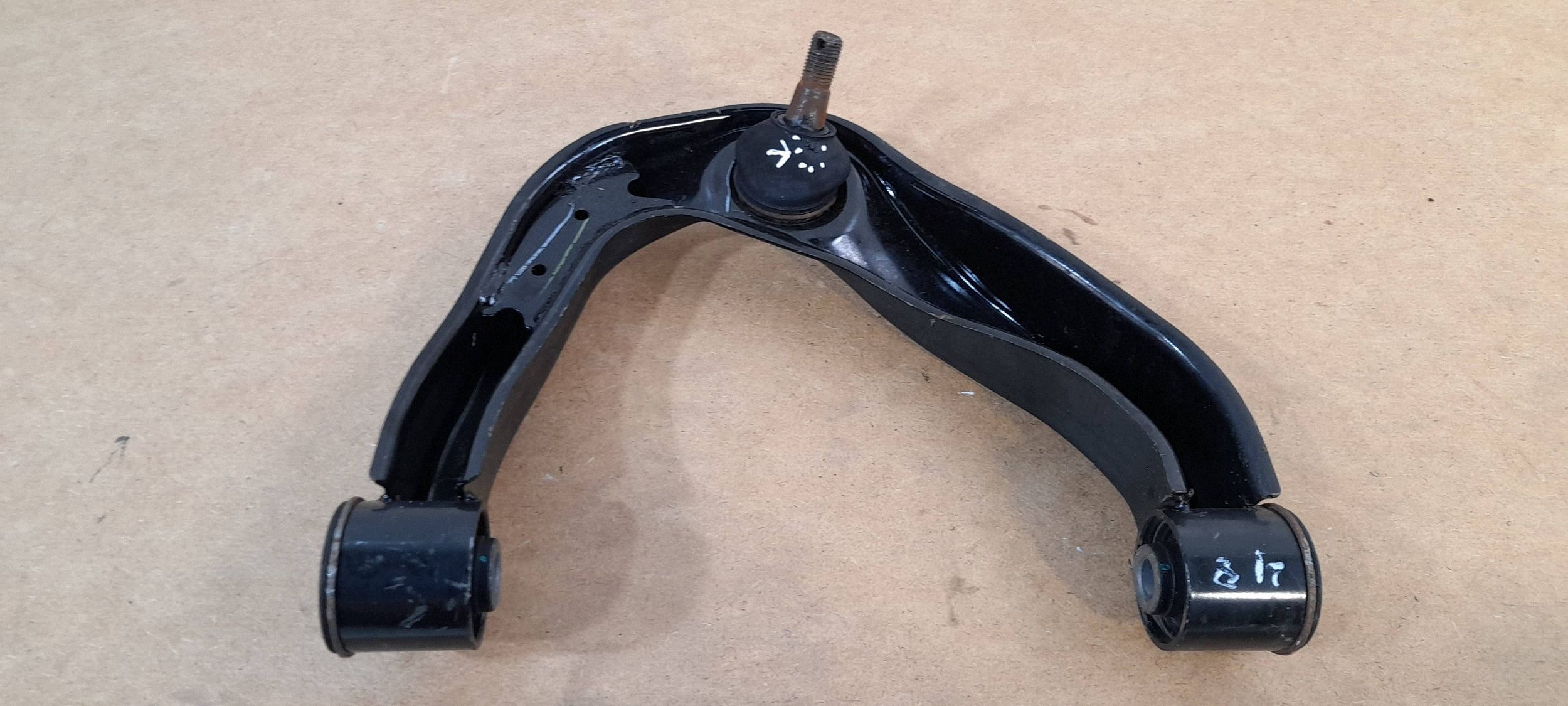 Nissan Navara D23 arm upper front left (Q930)