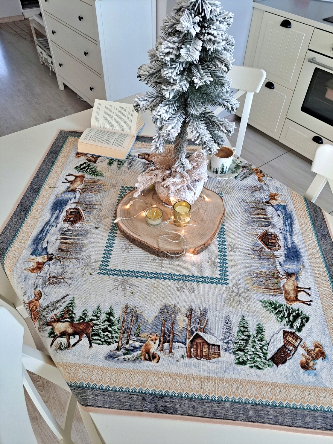 Ubrus s jeleny 100x100 cm V09