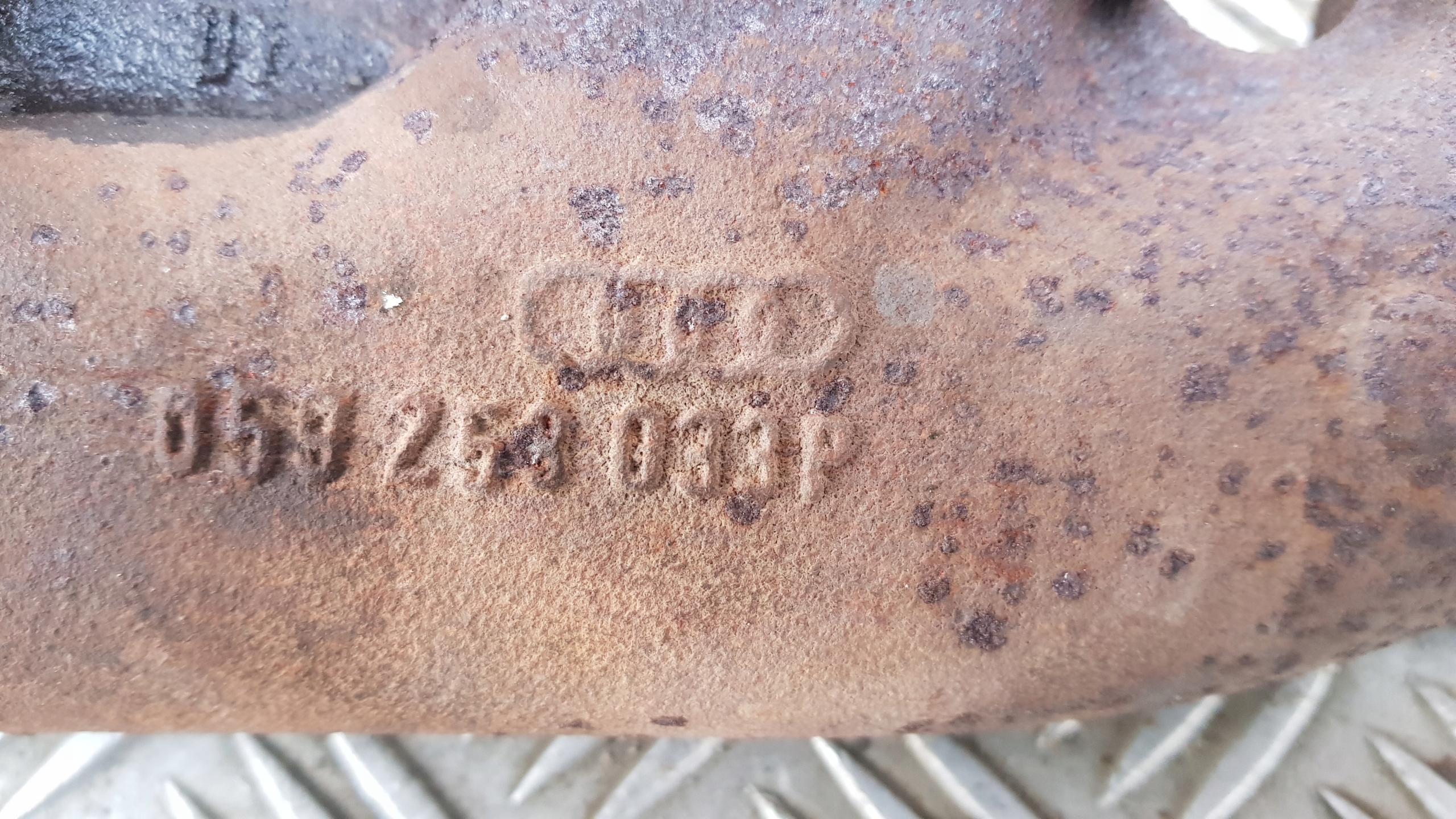 AUDI A6 C6 4F 3.0 TDI exhaust manifold 059253033P left
