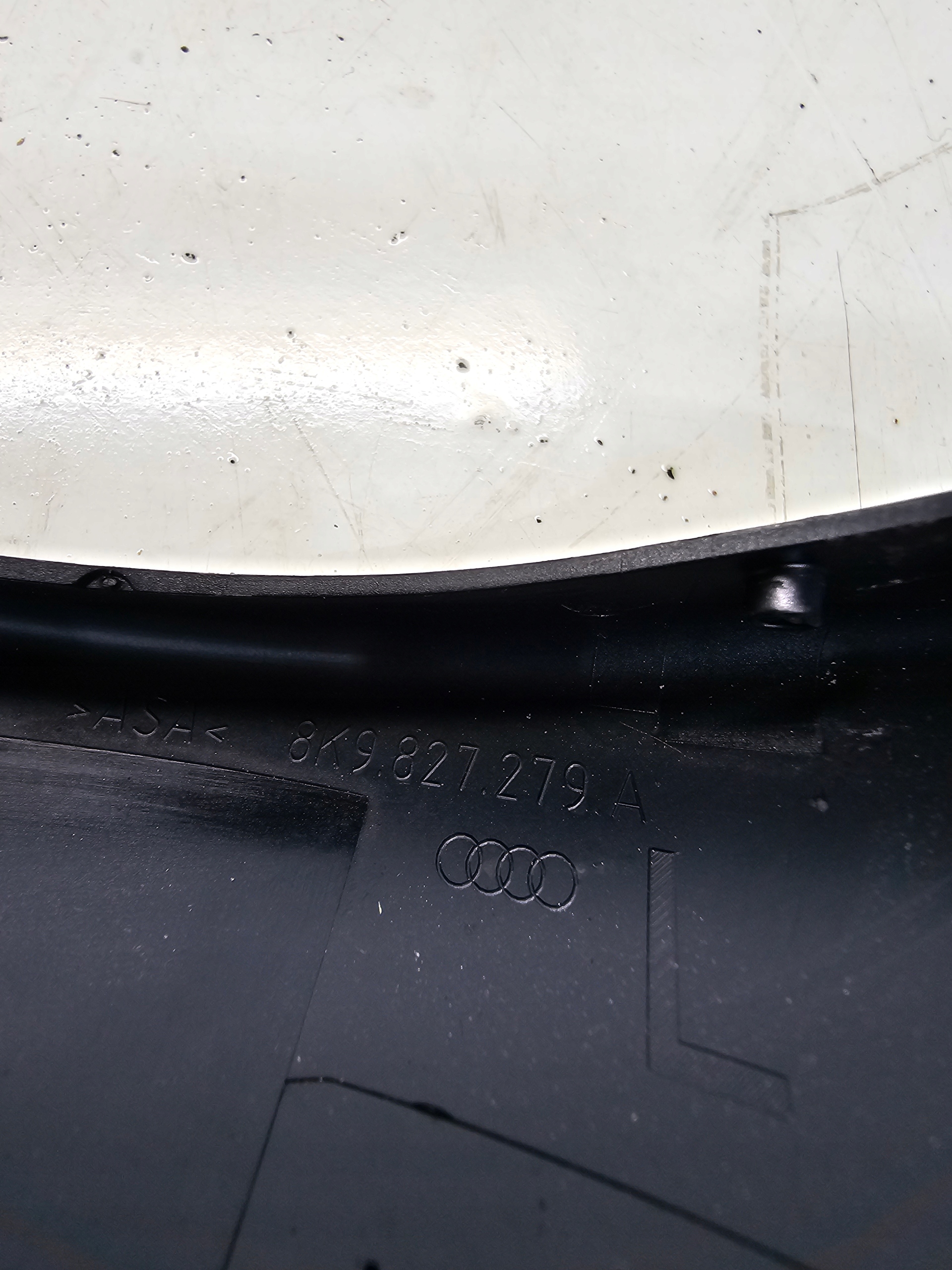 BLENDE ABDECKUNG SCHARNIER LINKS AUDI A4 B8 AVANT 8K9827279A