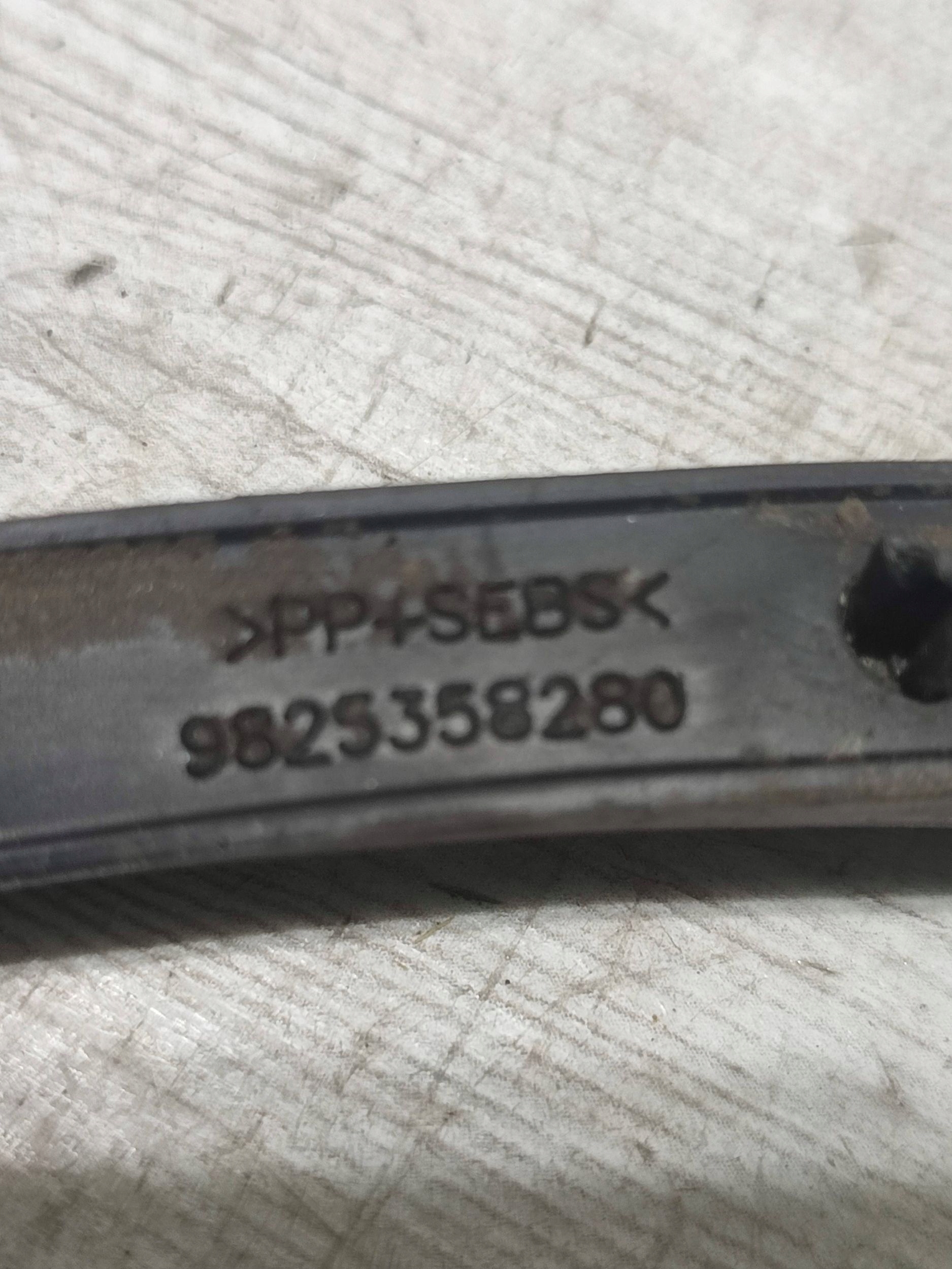 Peugeot 2008 II 2020 front side right gasket door przednich