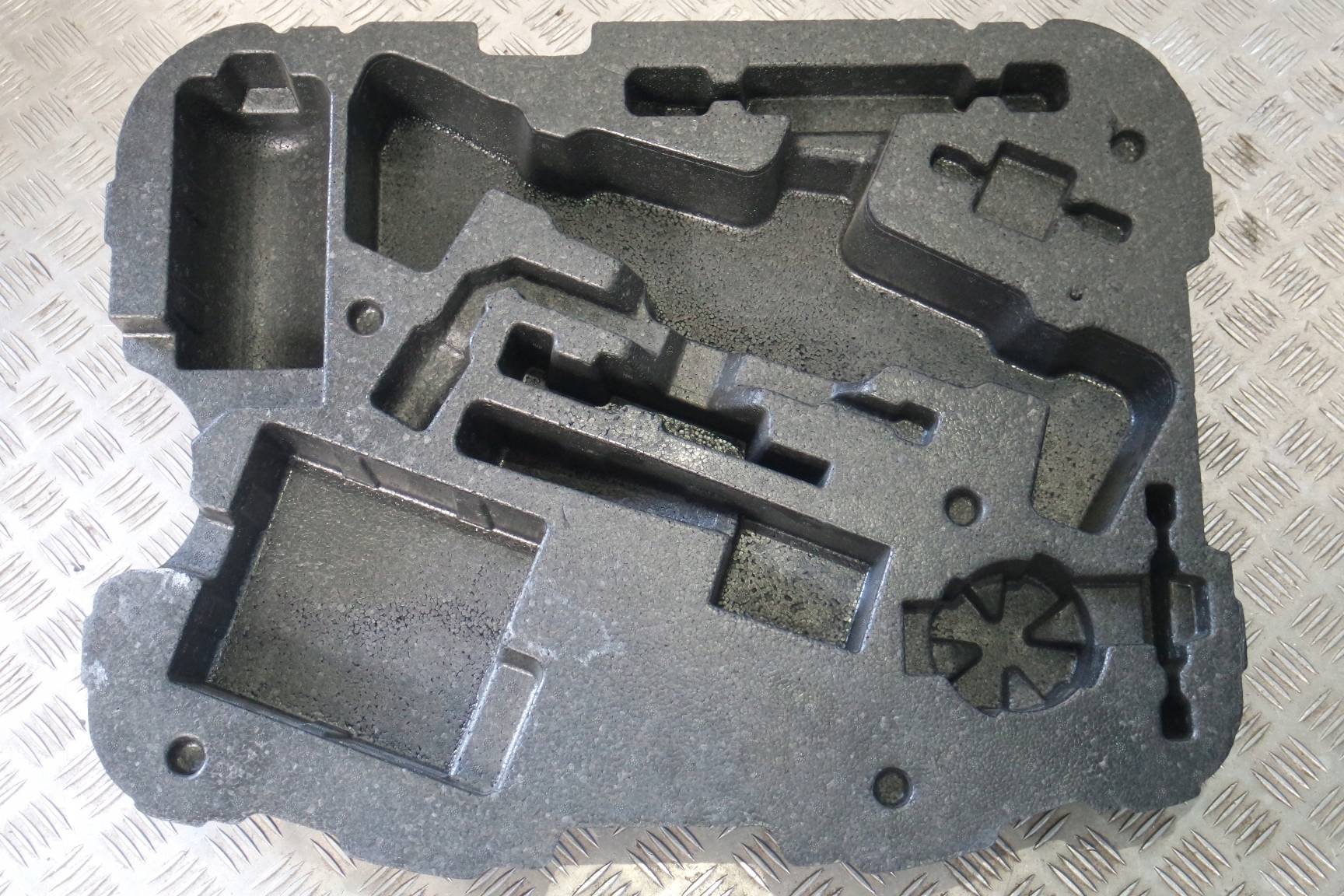 PIANKA KOLA ZAPASOWEGO MERCEDES S W222 A2228980514