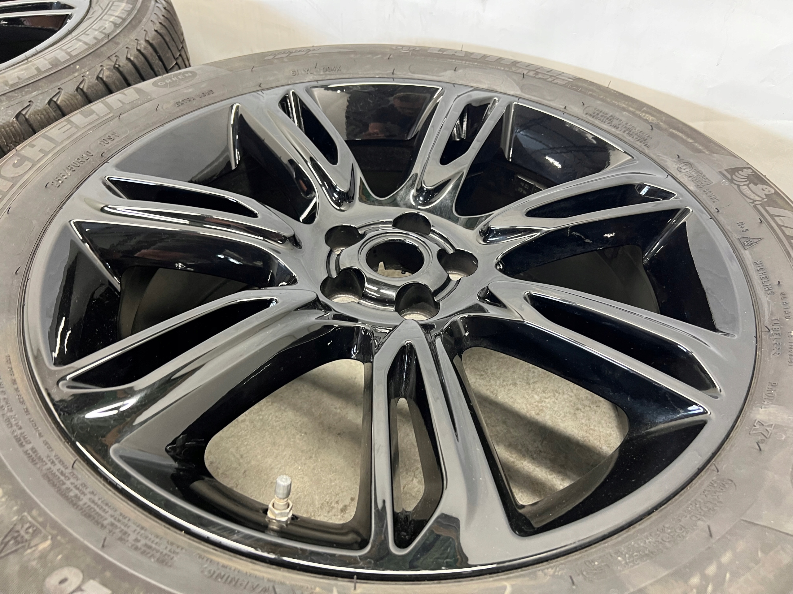 RANGE ROVER VELAR L560 wheels discs 20'' tyres winter 255/50/20 J8A2-1007-FA