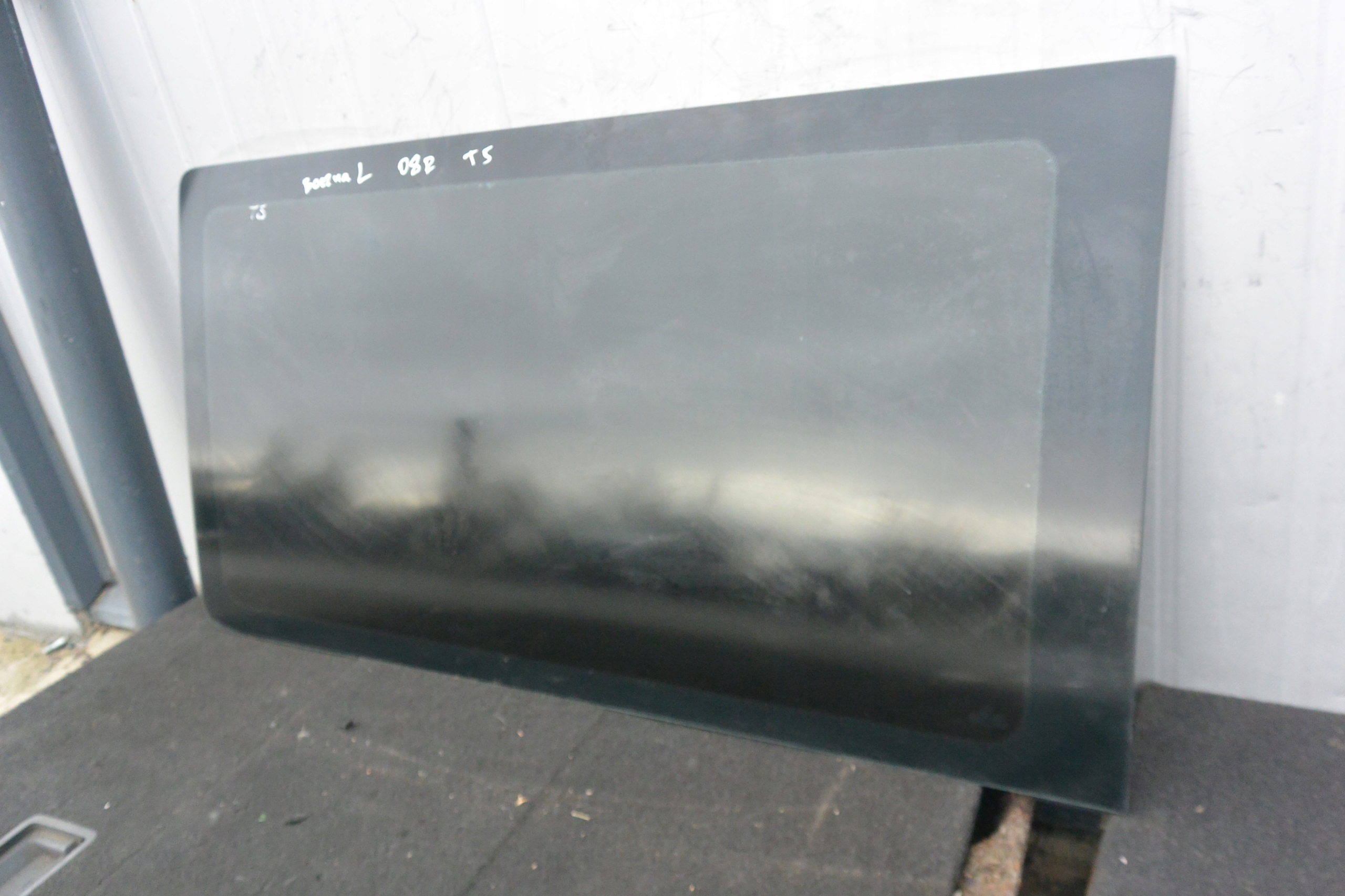 window side left front 08r. VW TRANSPORTER T5