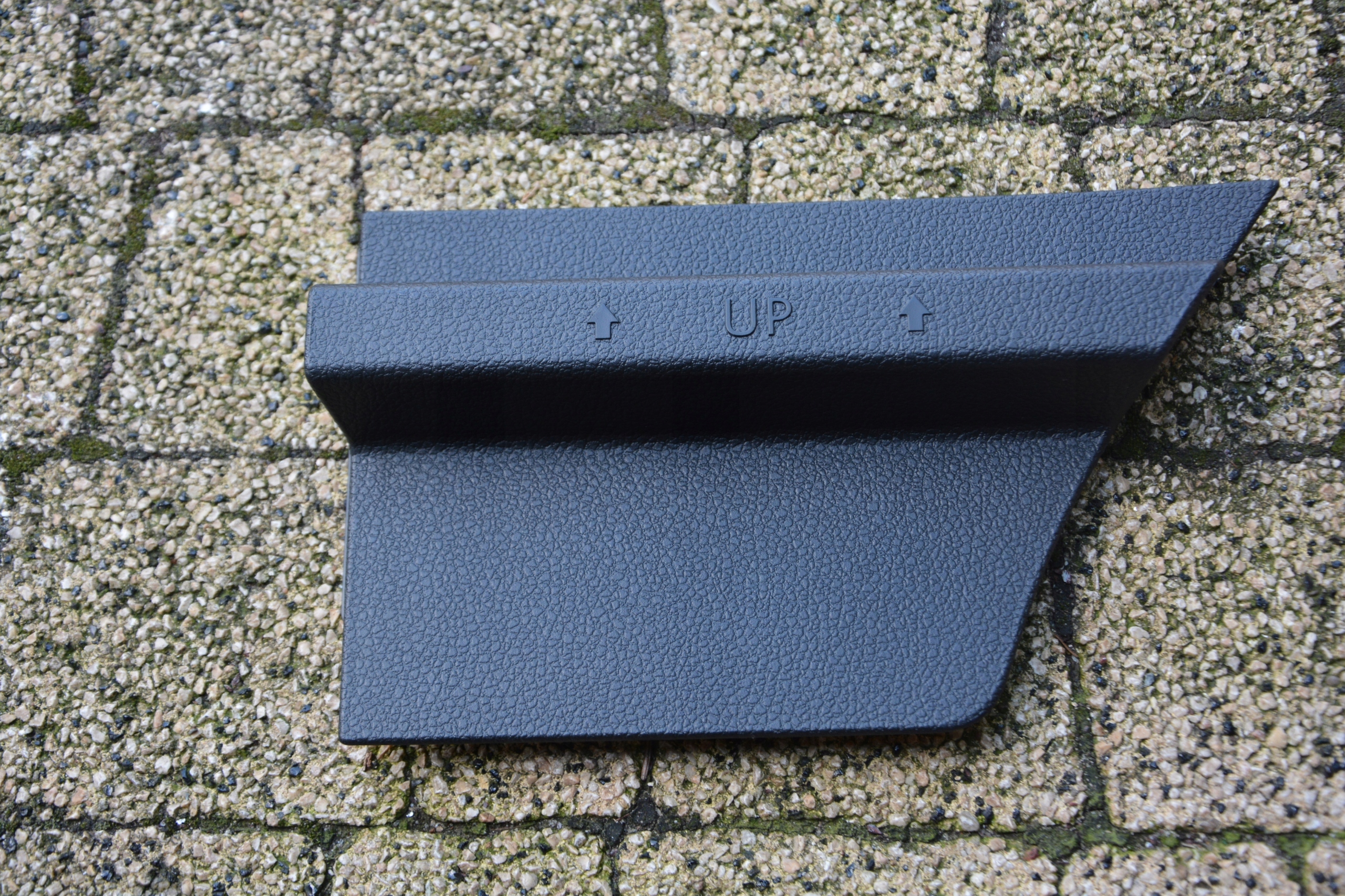 ZAŚLEPKA BOCZKA BAGAŻNIKA LEWA GOLF 7 5G6867461A