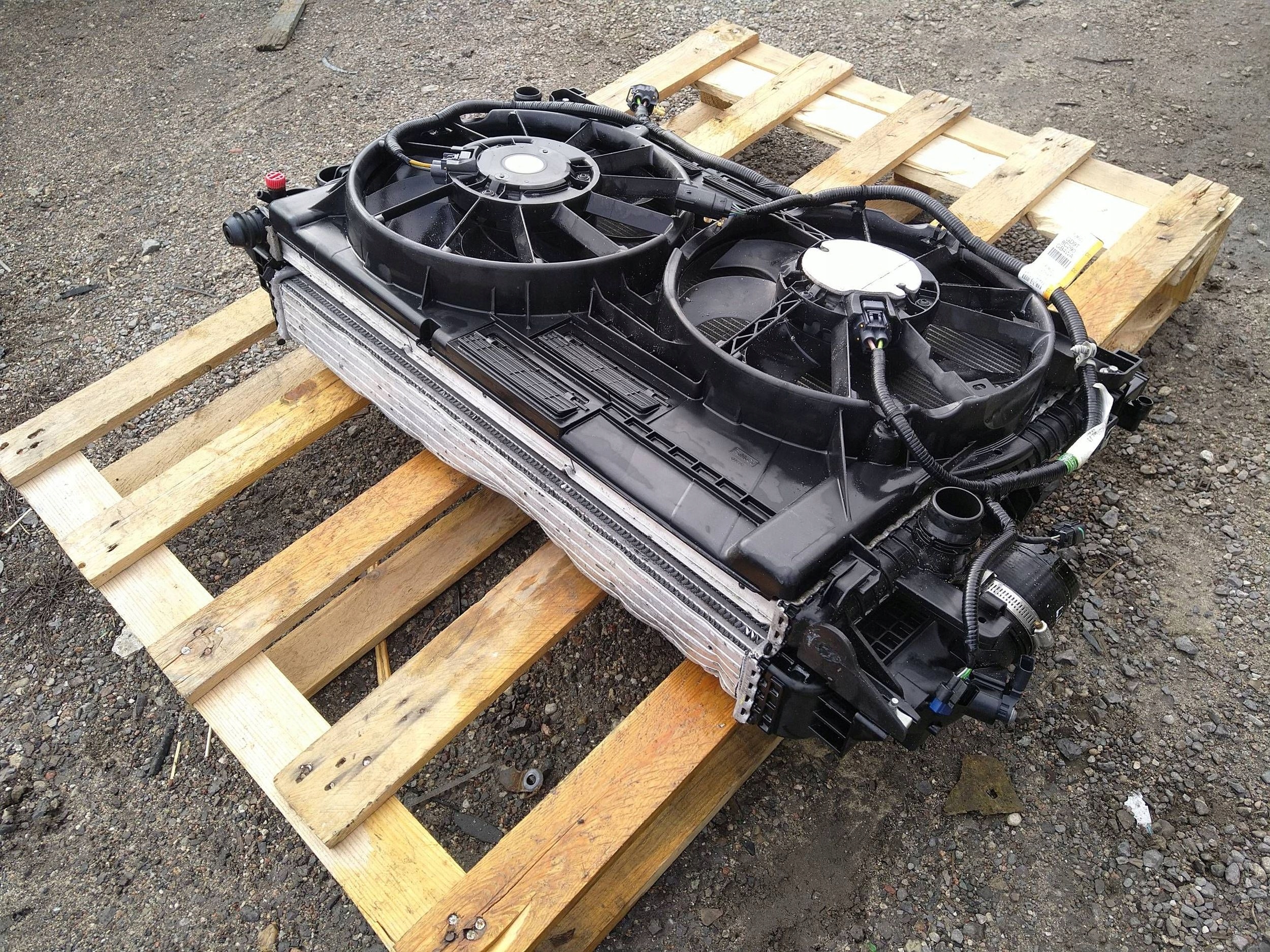 chladič chladiče wodna ventilátor intercooler Lincoln Continental 2017
