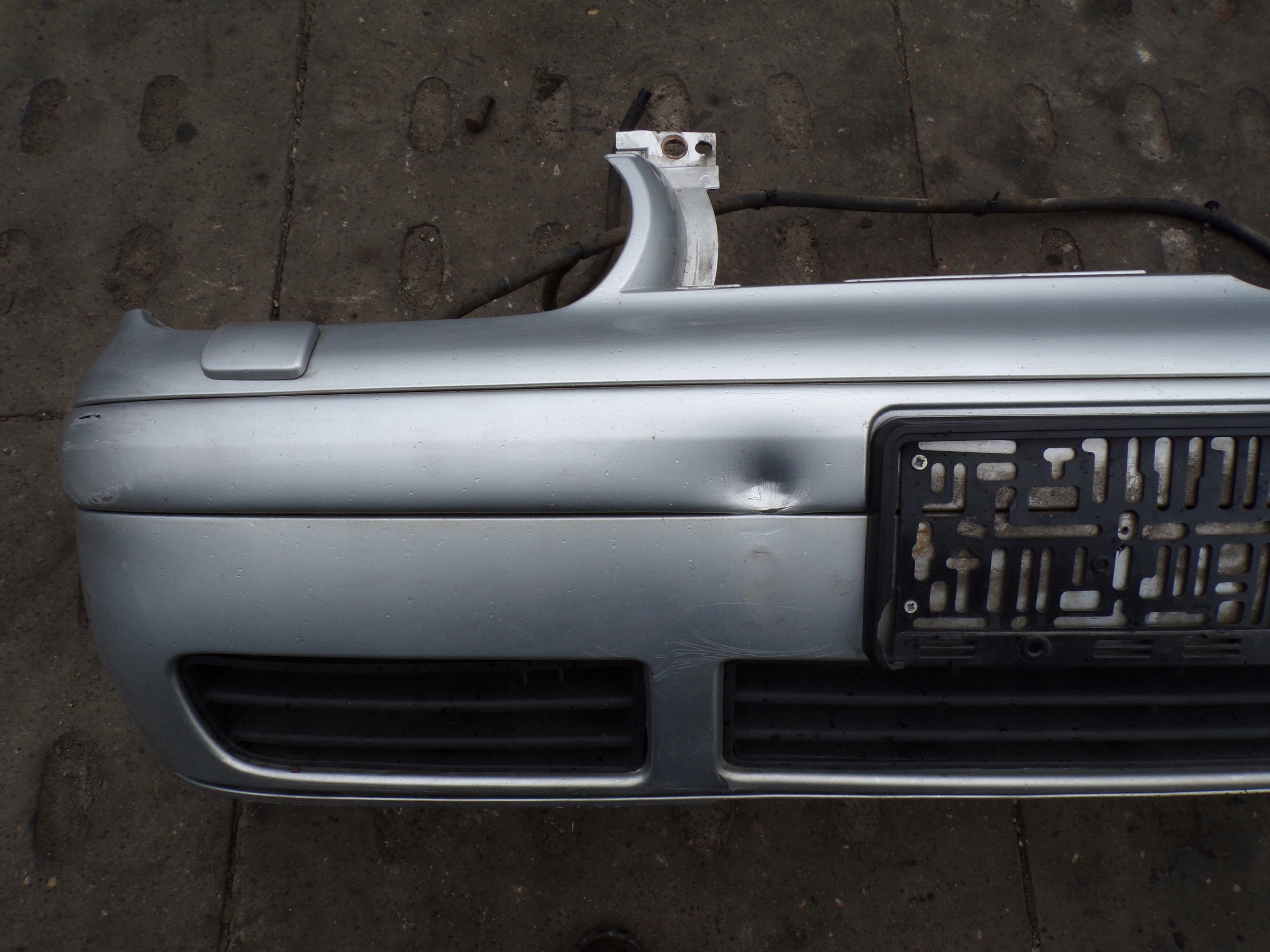 front bumper front VOLKSWAGEN GOLF 4 IV washers (2)