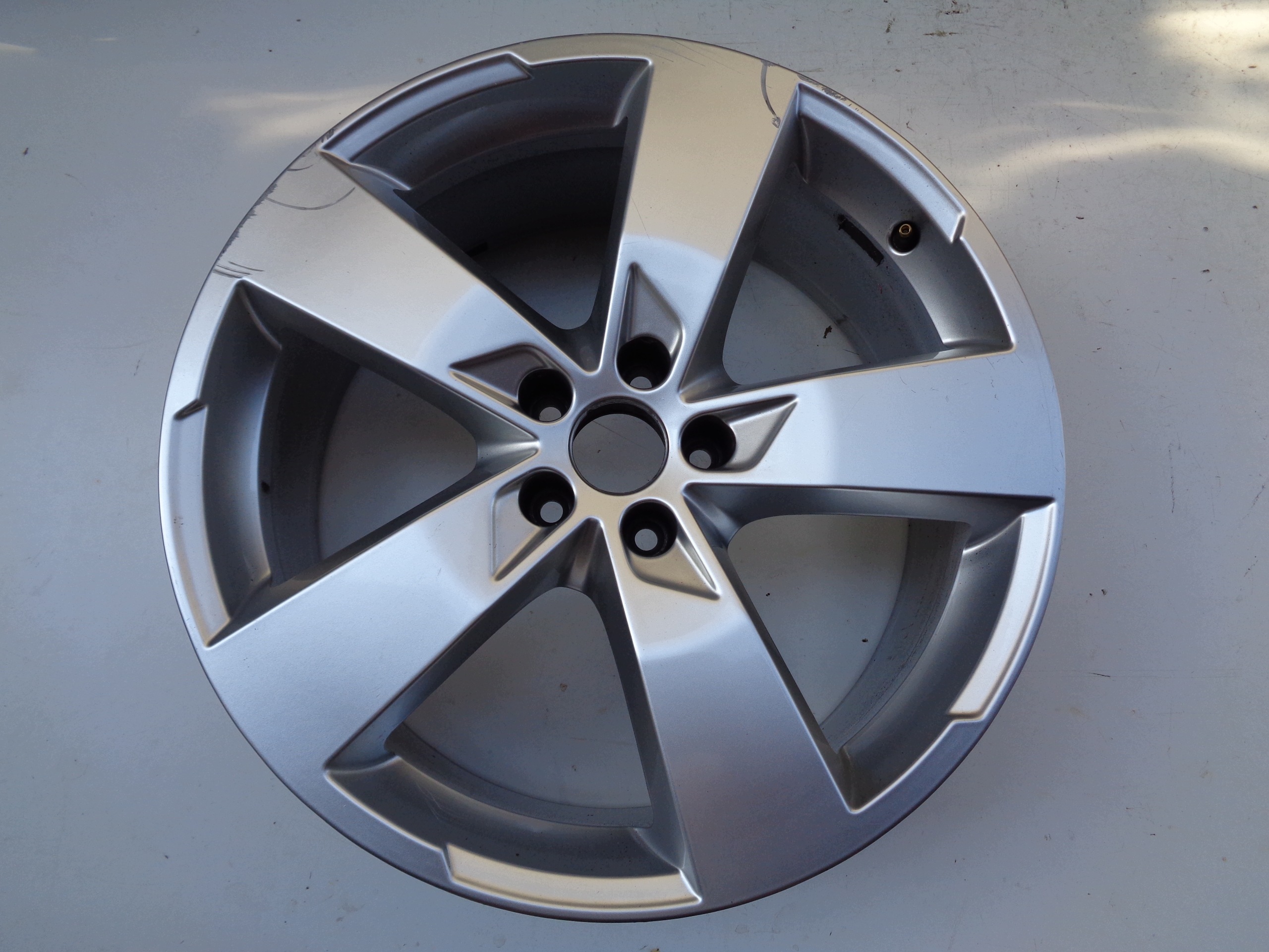 disk hliníkový AUDI 8,5JX20 ET43 5X112 722 4K0601025K
