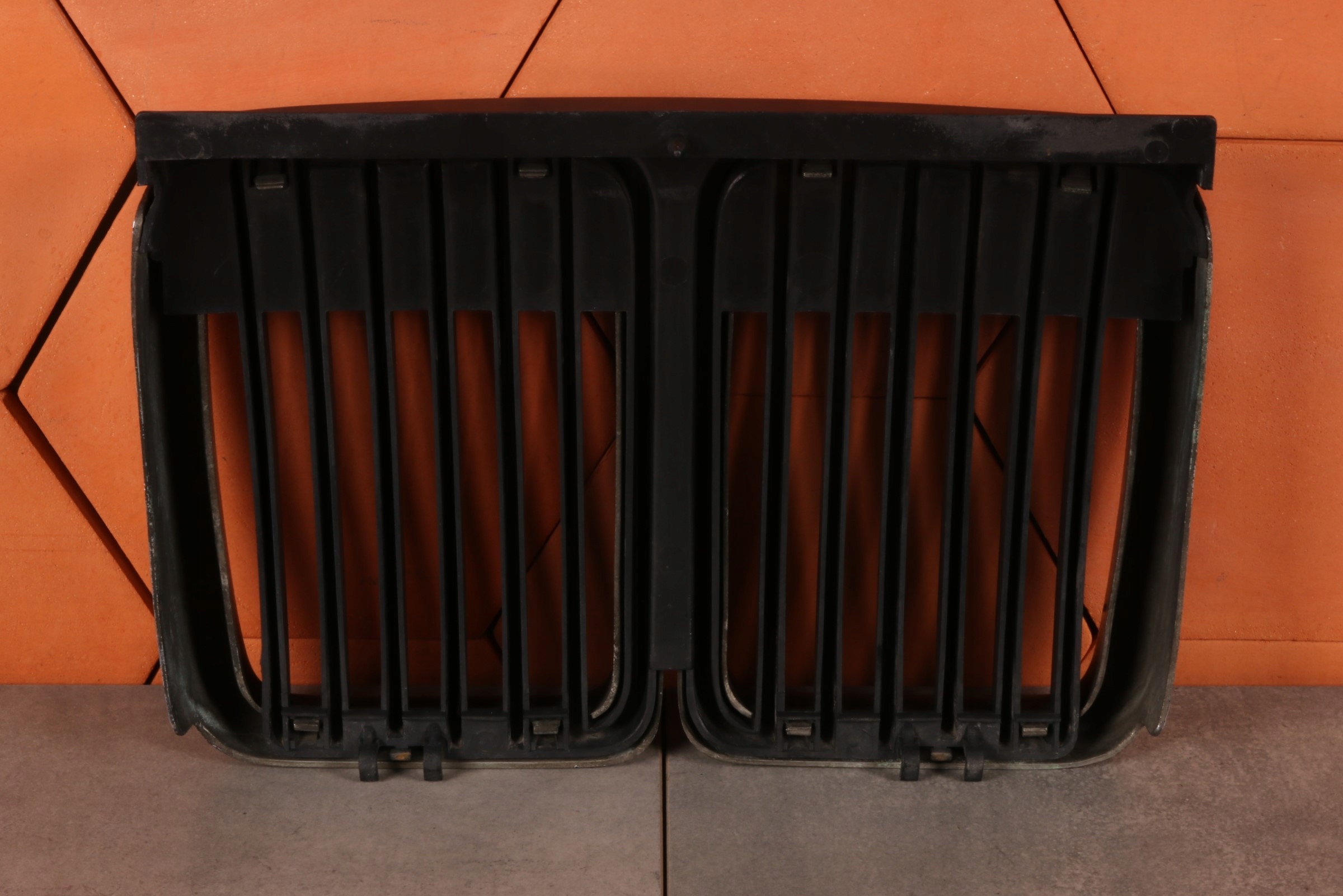 BMW 3' E30 air vent central grill kidney grilles 1884350