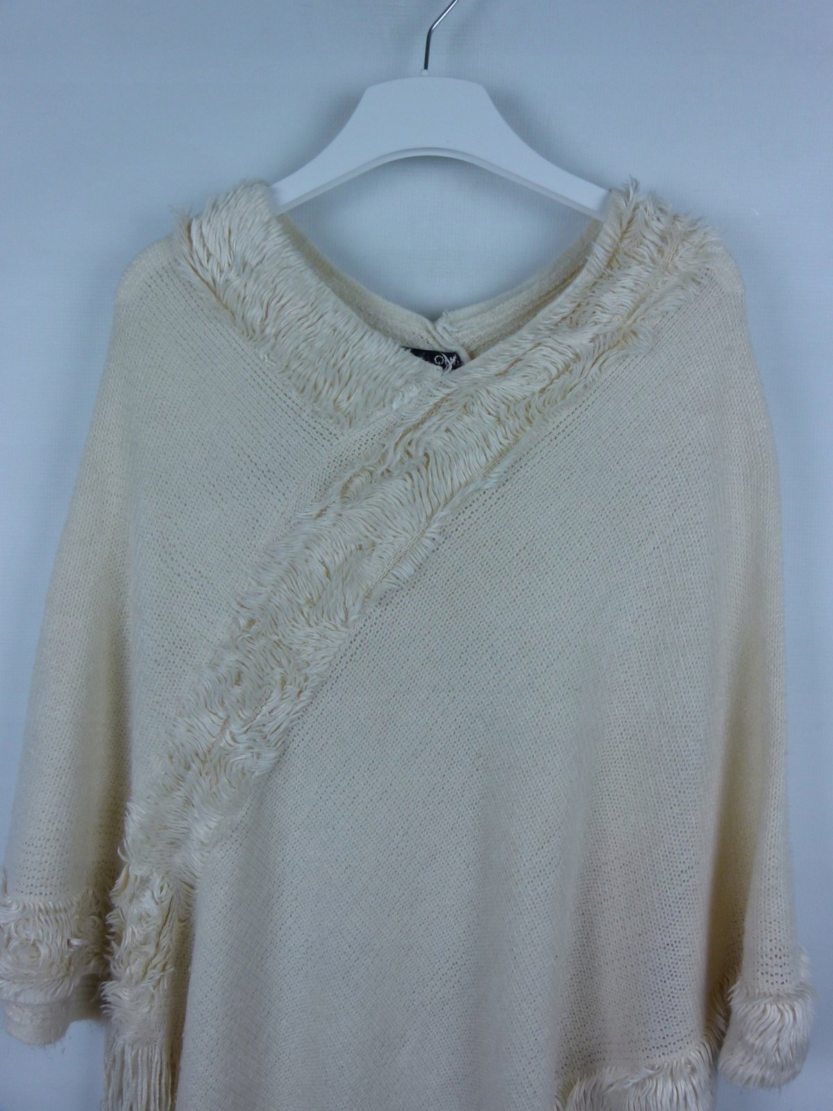 Quiz swetrowe ponczo ecru / uniwersalne S/M Rozmiar S/M