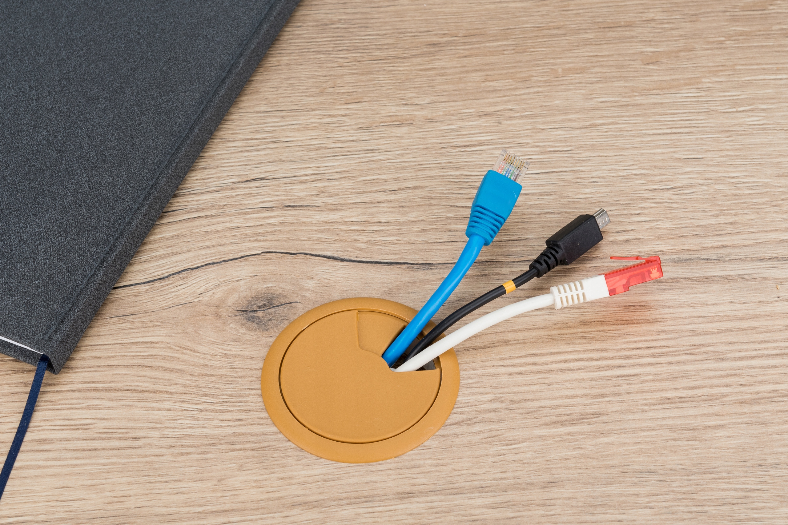 PRZEPUST KABLOWY PRZELOTKA KABLI FI 60 DĄB JASNY Kolor brązowy