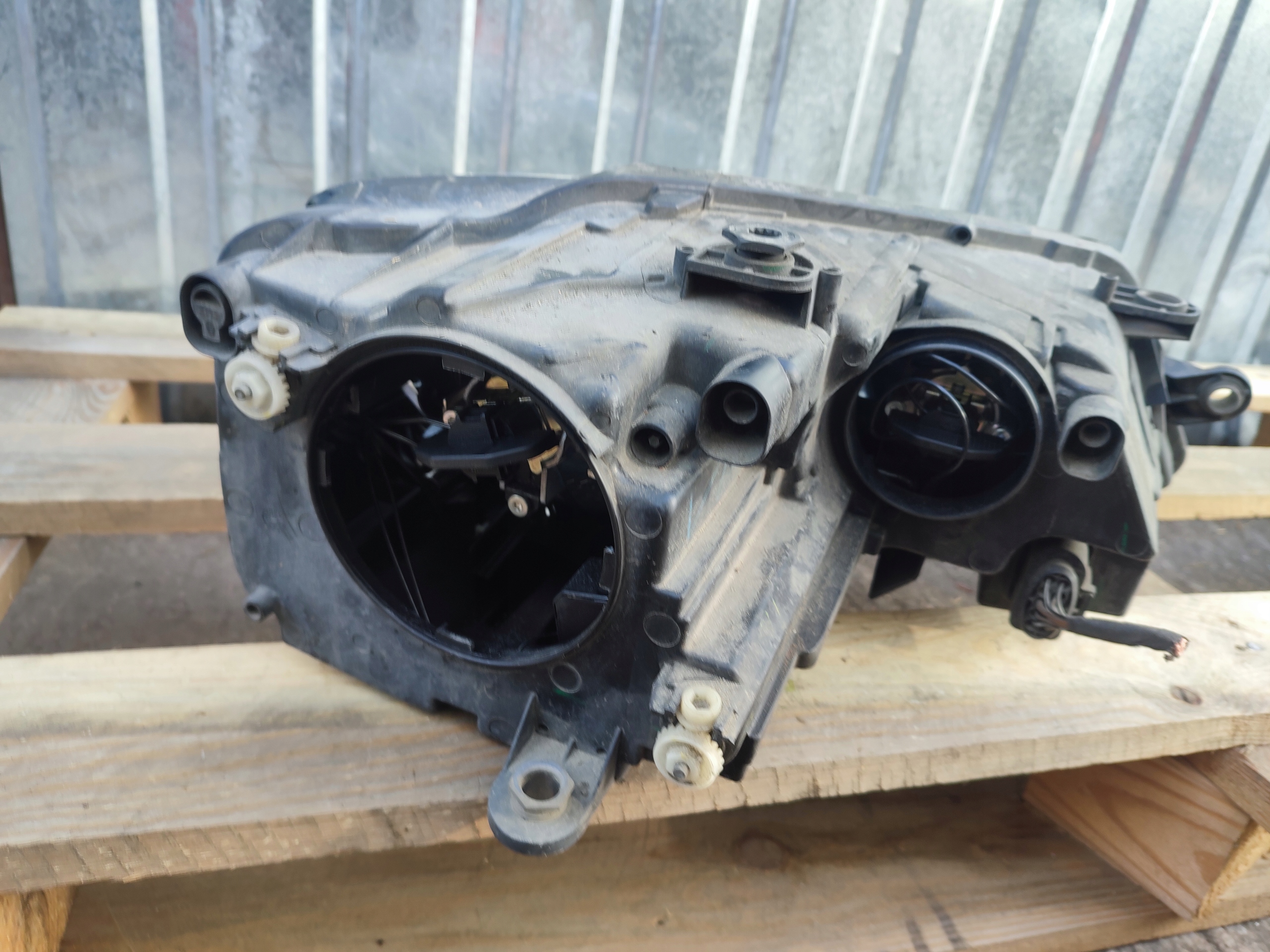 light Volkswagen left front left front Volkswagen Jetta VI