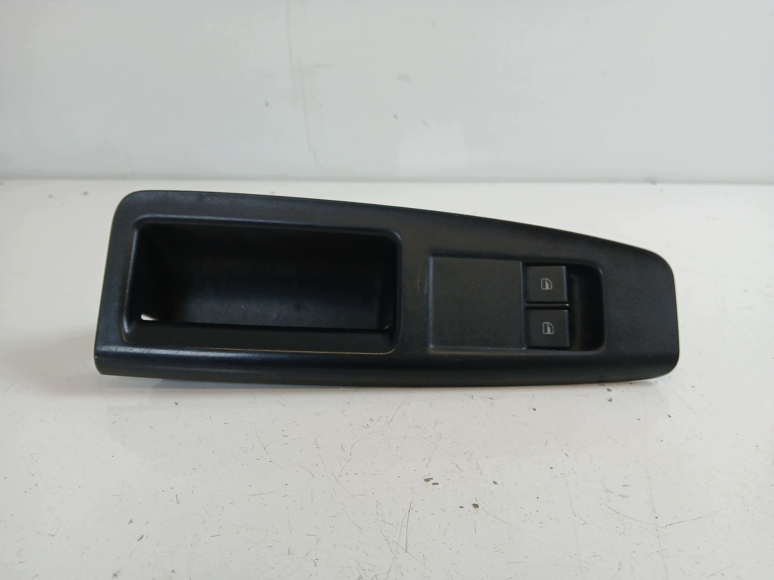 VW POLO 9N PANEL okna levý předek